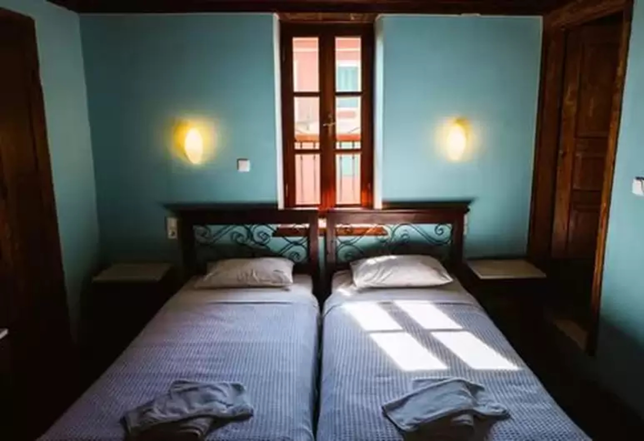 Karnayo Apartments & Rooms