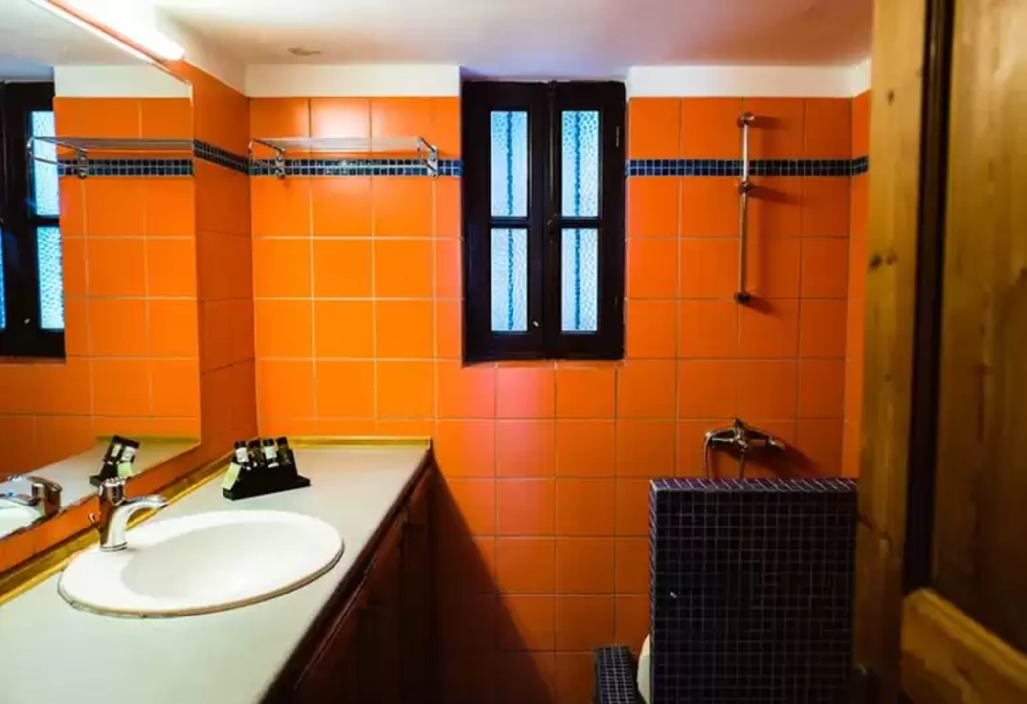 Karnayo Apartments & Rooms