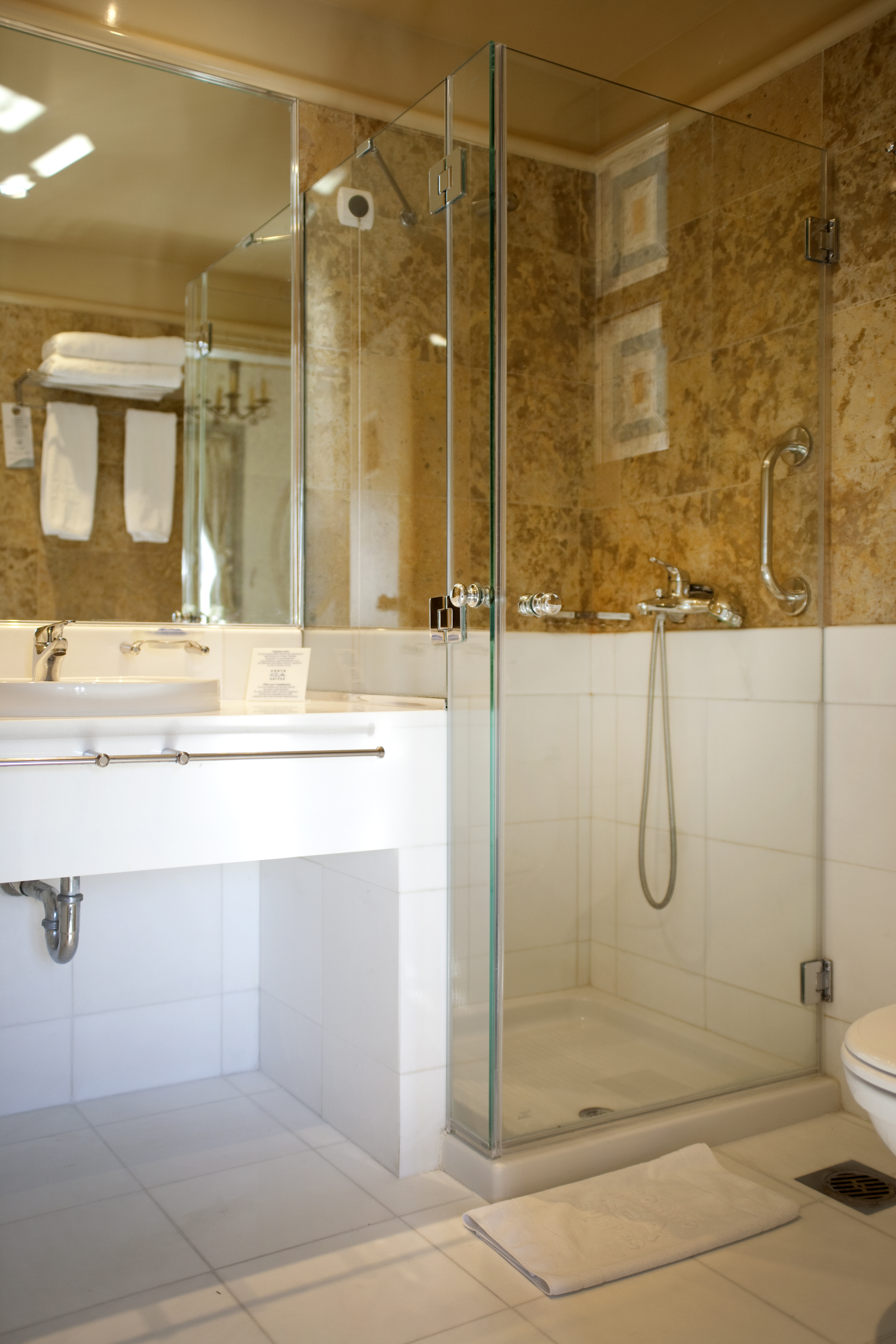 Porto Kea Suites
