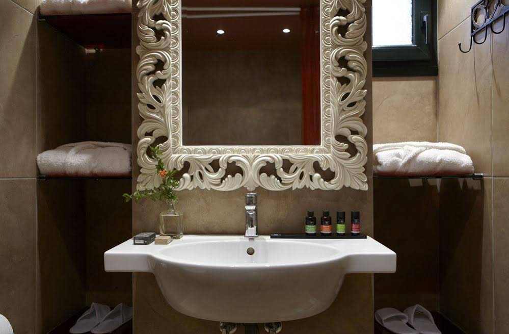 Avra Private Suites
