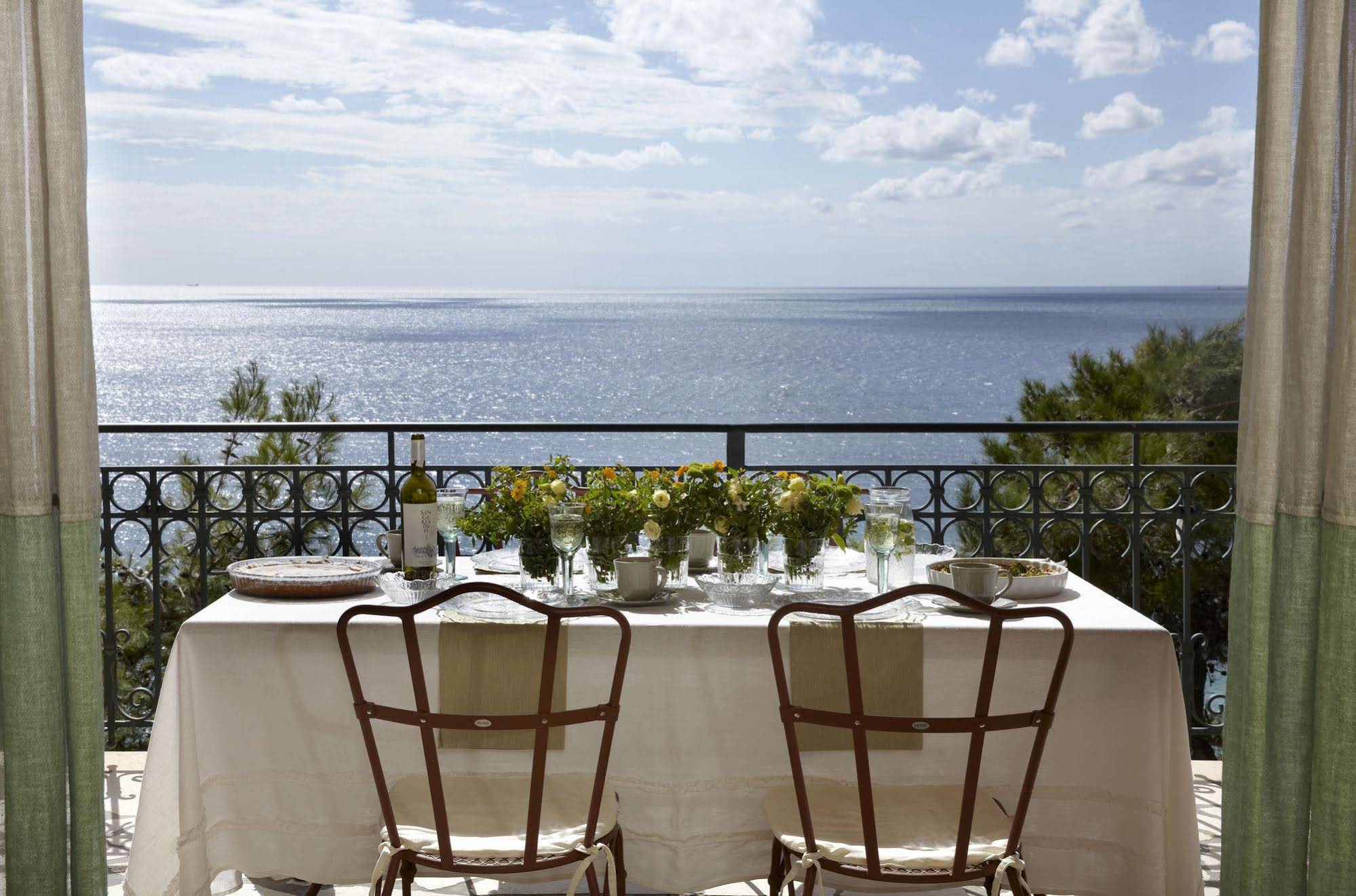 Avra Private Suites