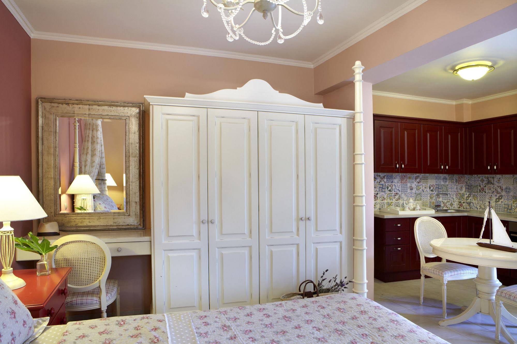 Avra Private Suites