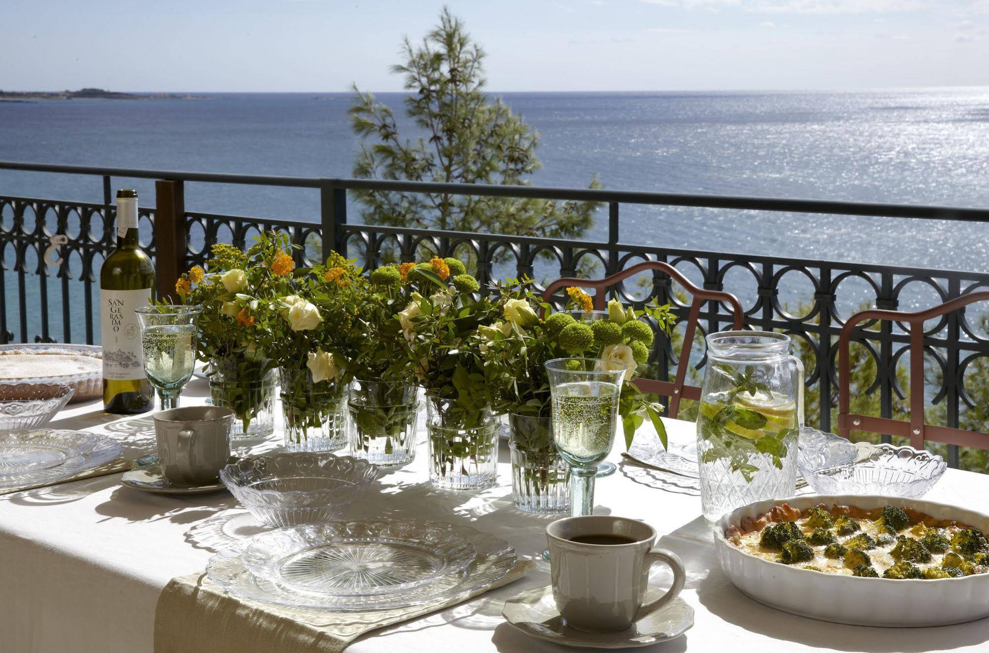 Avra Private Suites