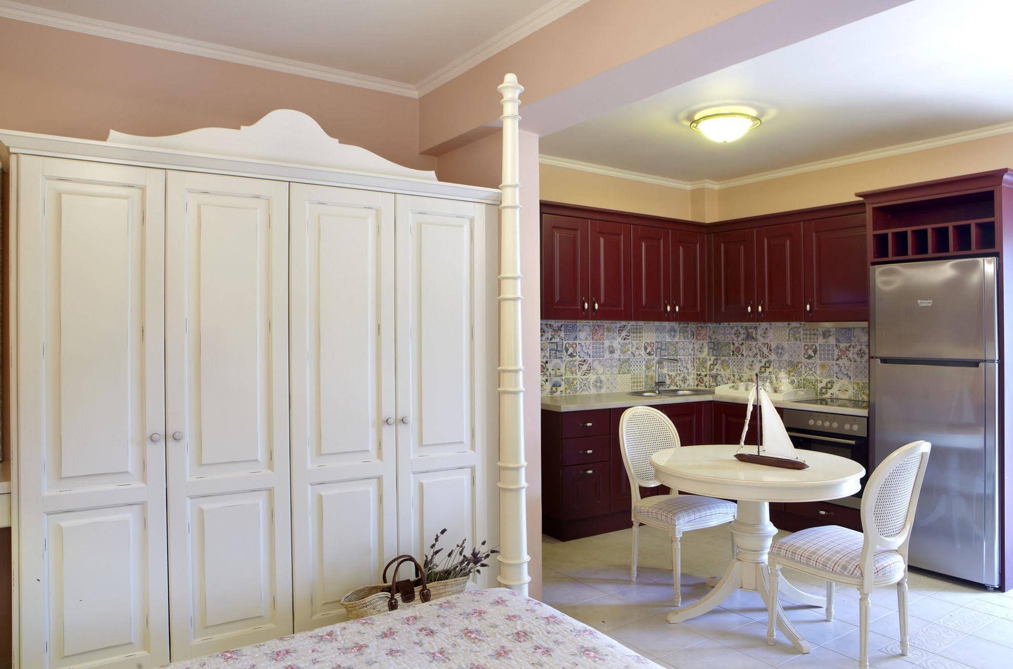 Avra Private Suites