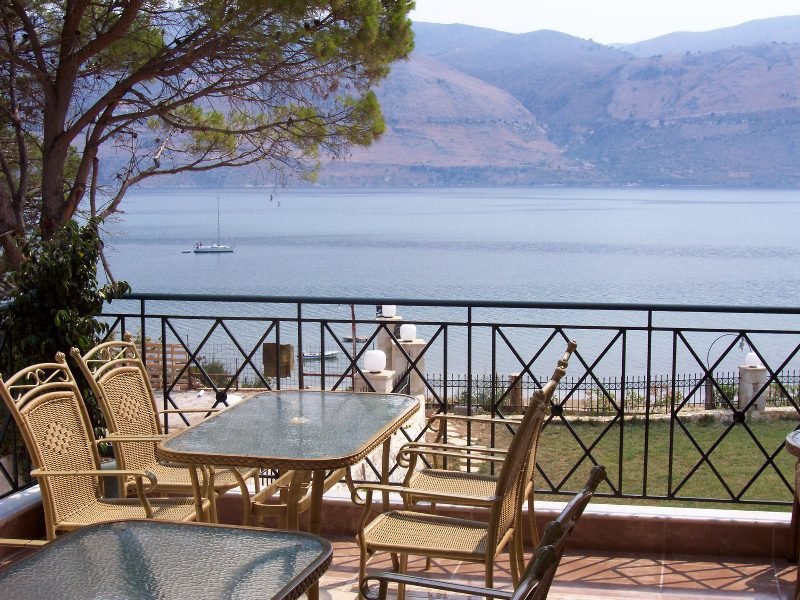Lazaratos Hotel