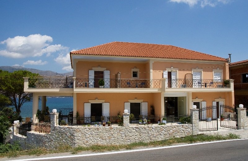 Lazaratos Hotel