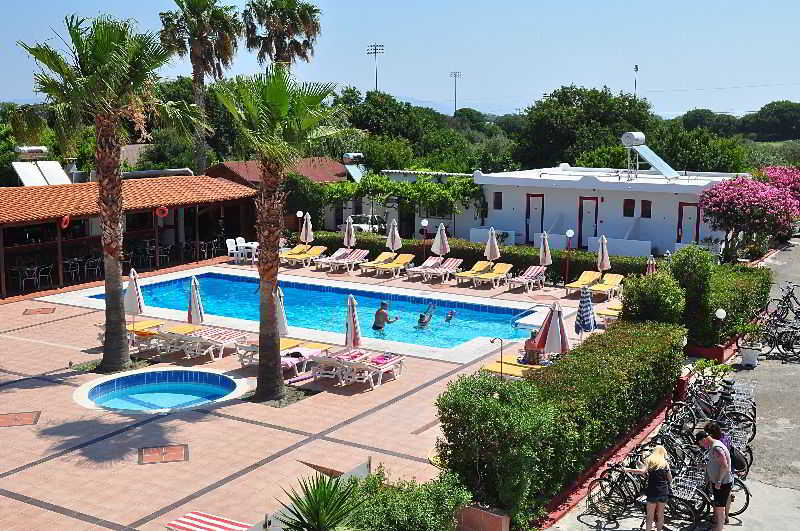 Sandy's Studios & Log-Villas