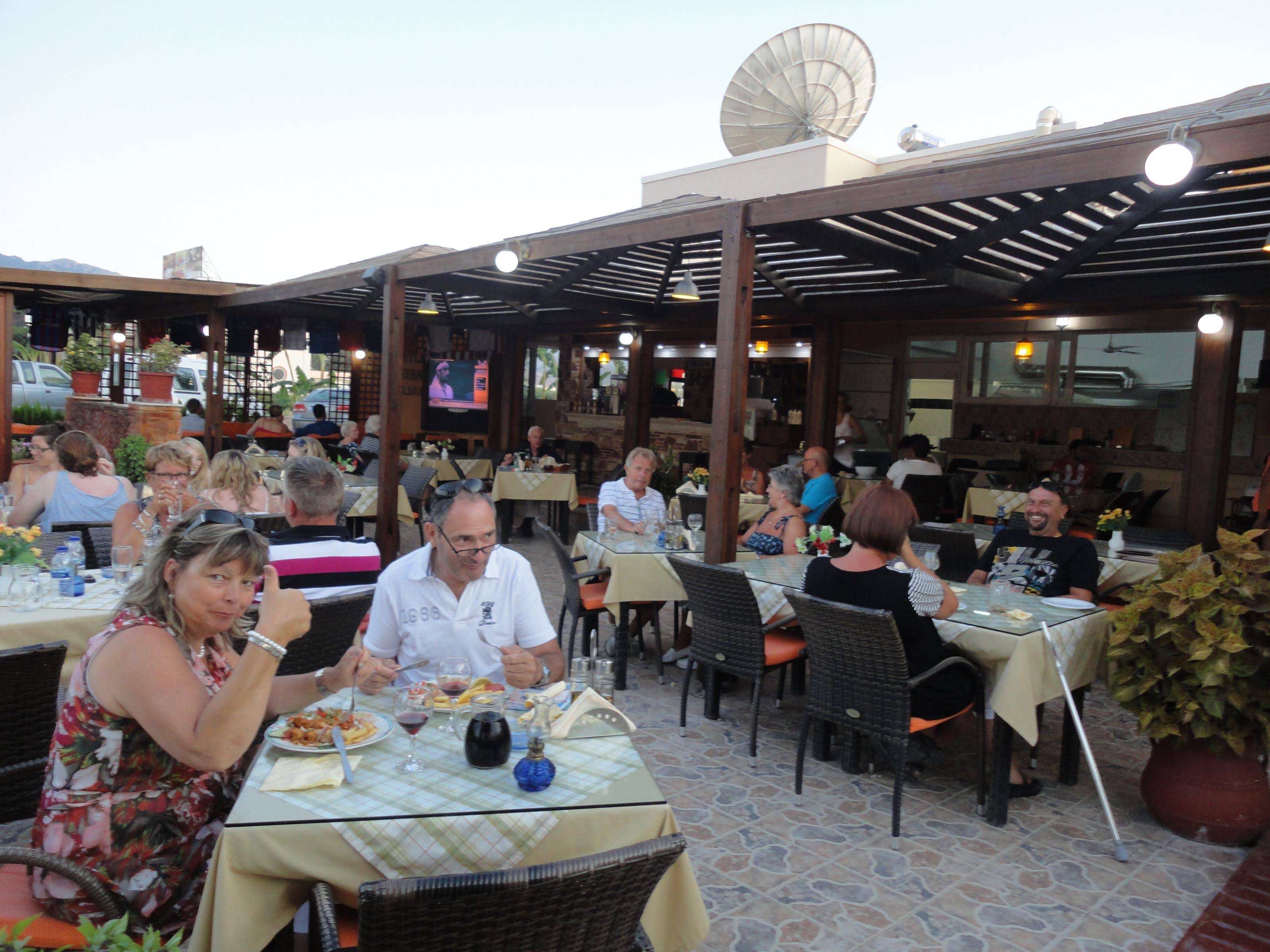 Sunshine Hotel & Apartments