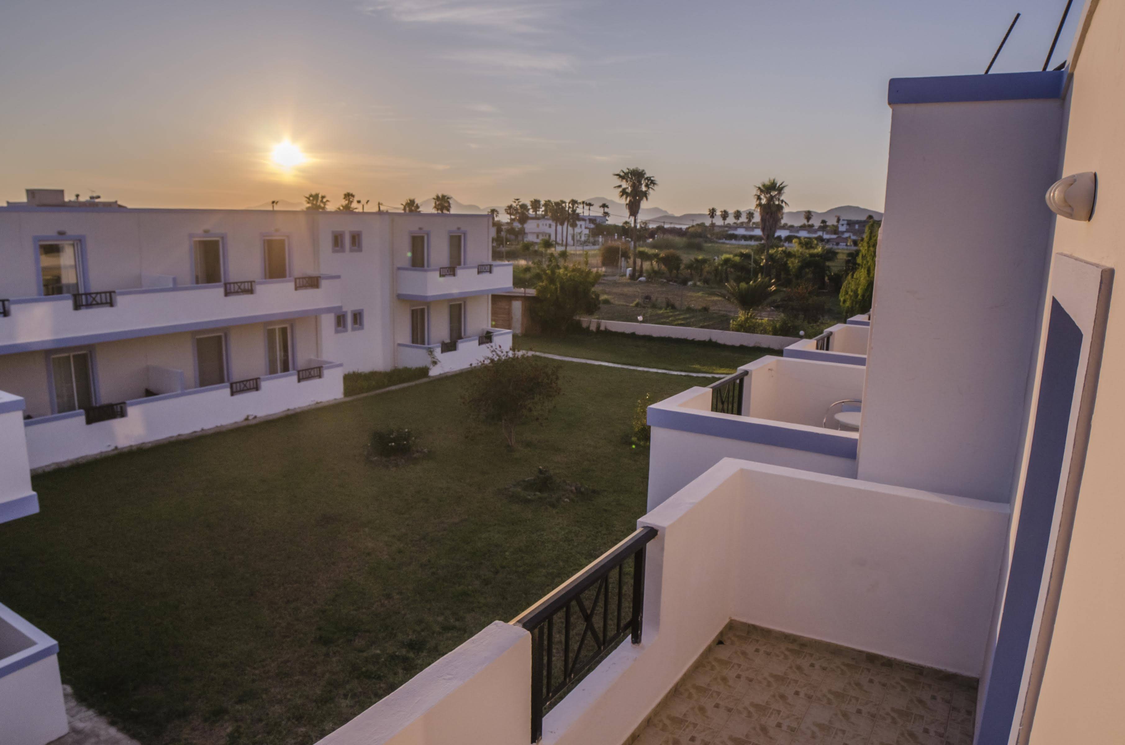 Sunshine Hotel & Apartments