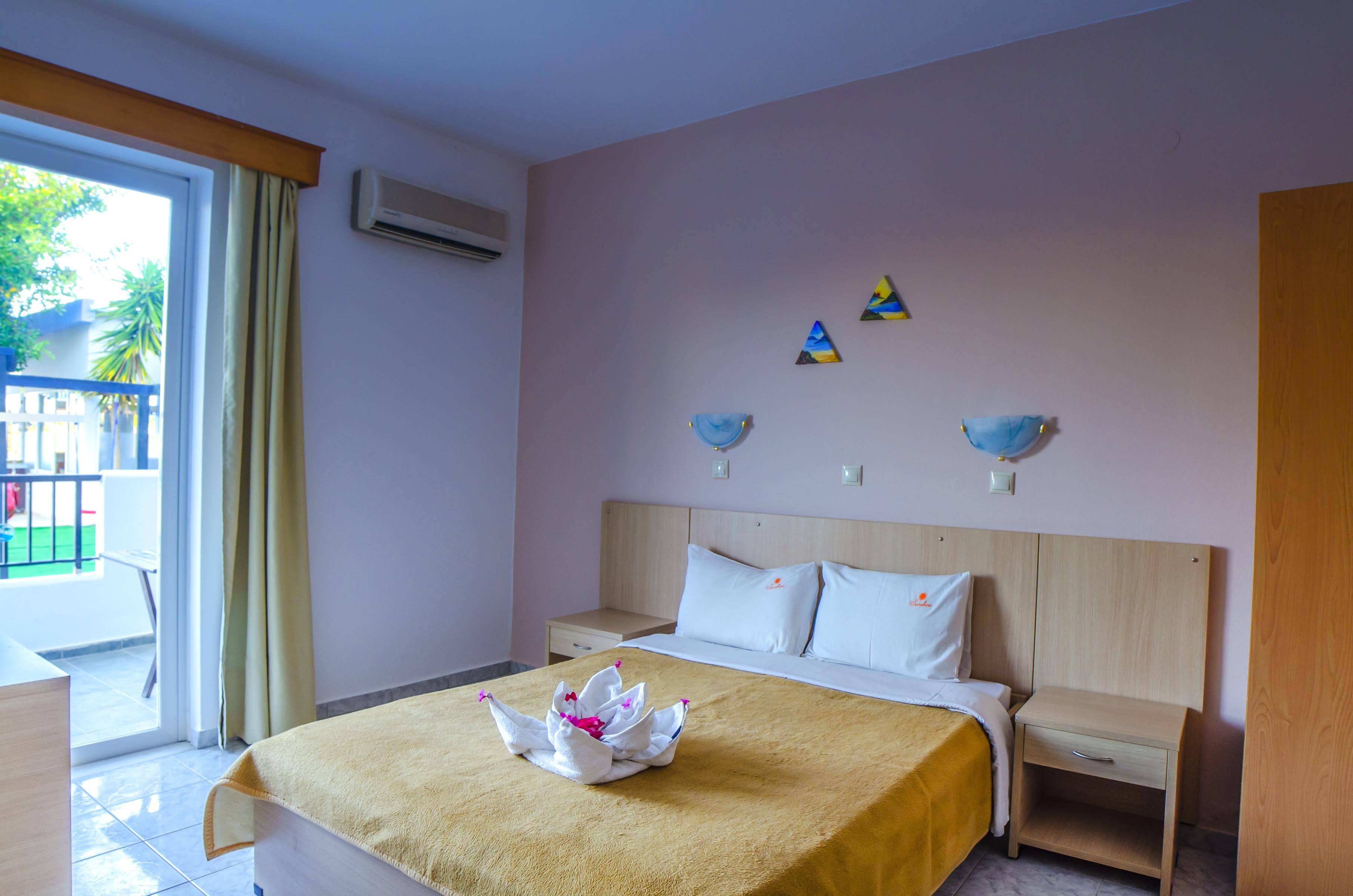 Sunshine Hotel & Apartments