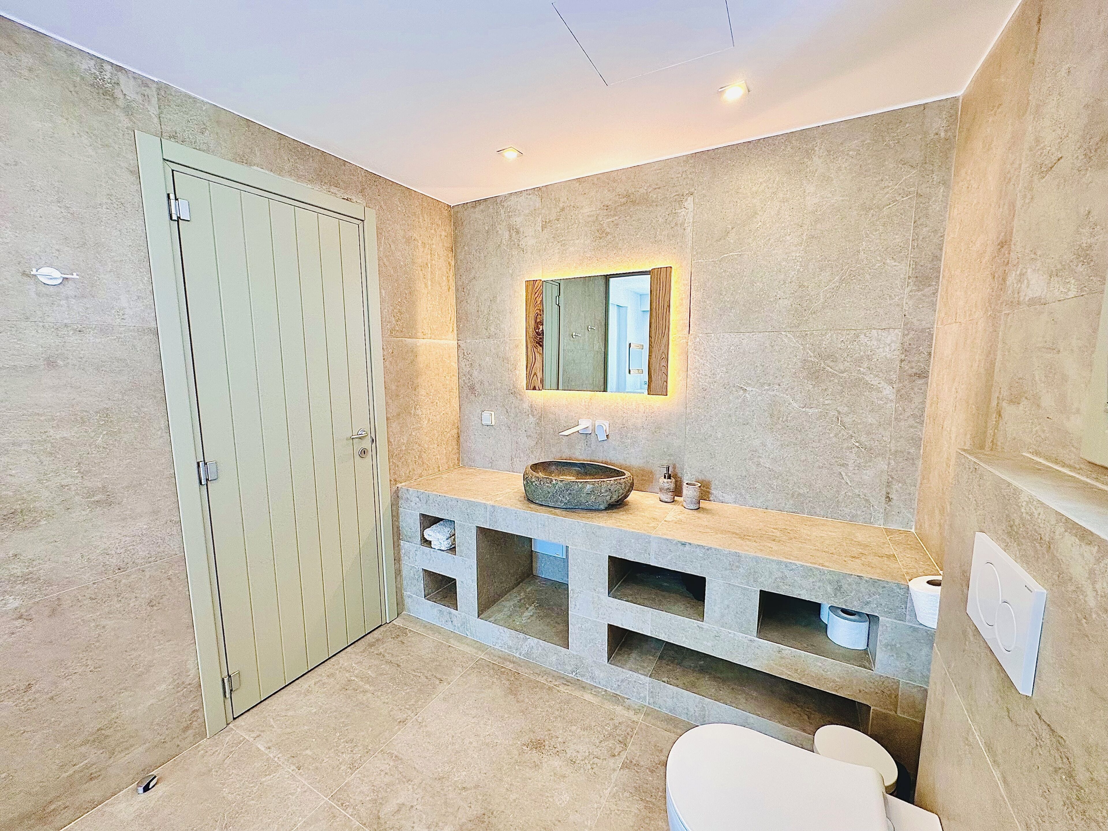 Aeris Suites