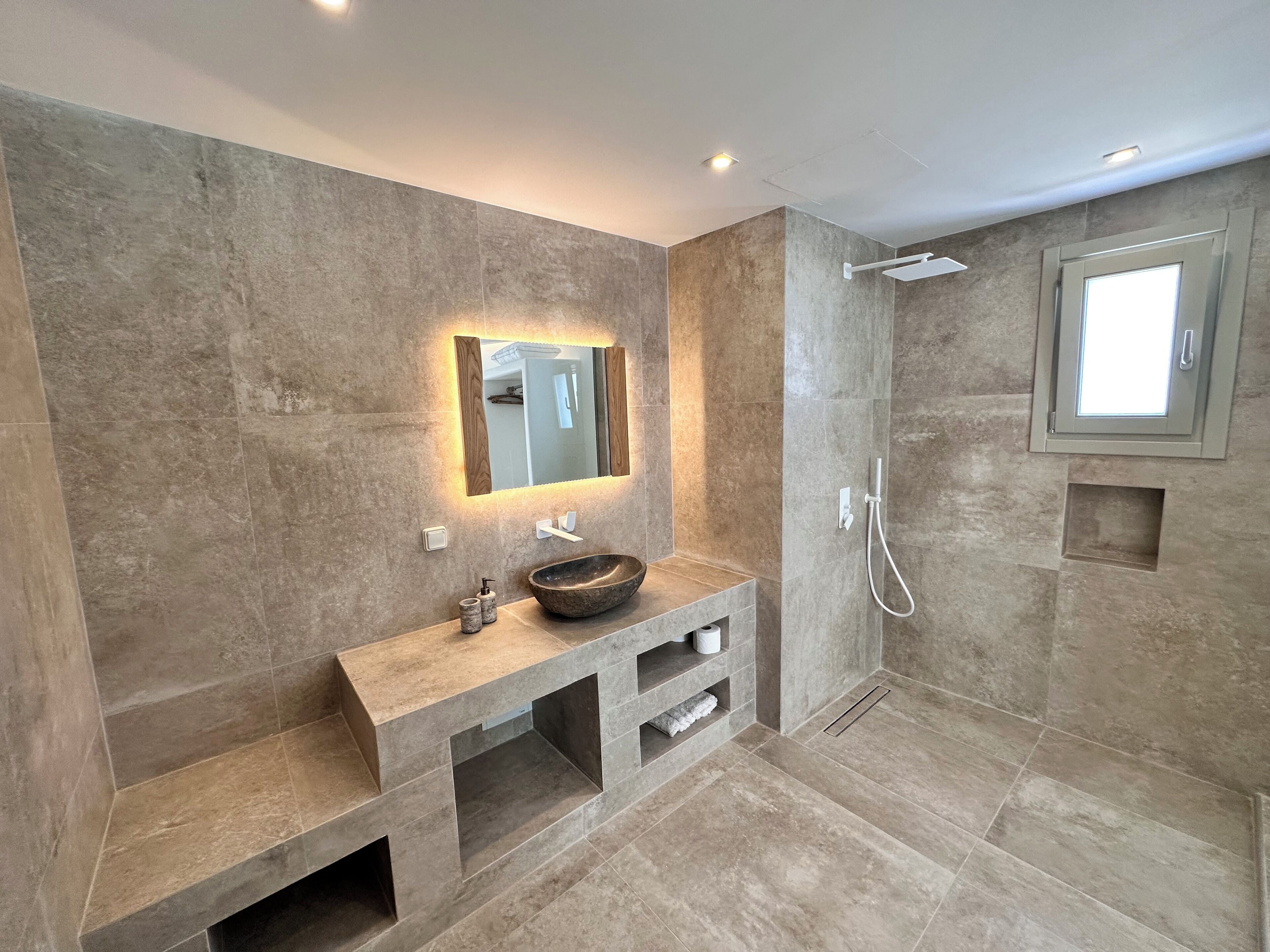 Aeris Suites