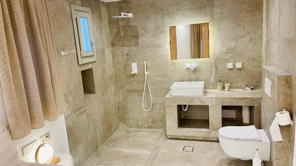 Aeris Suites