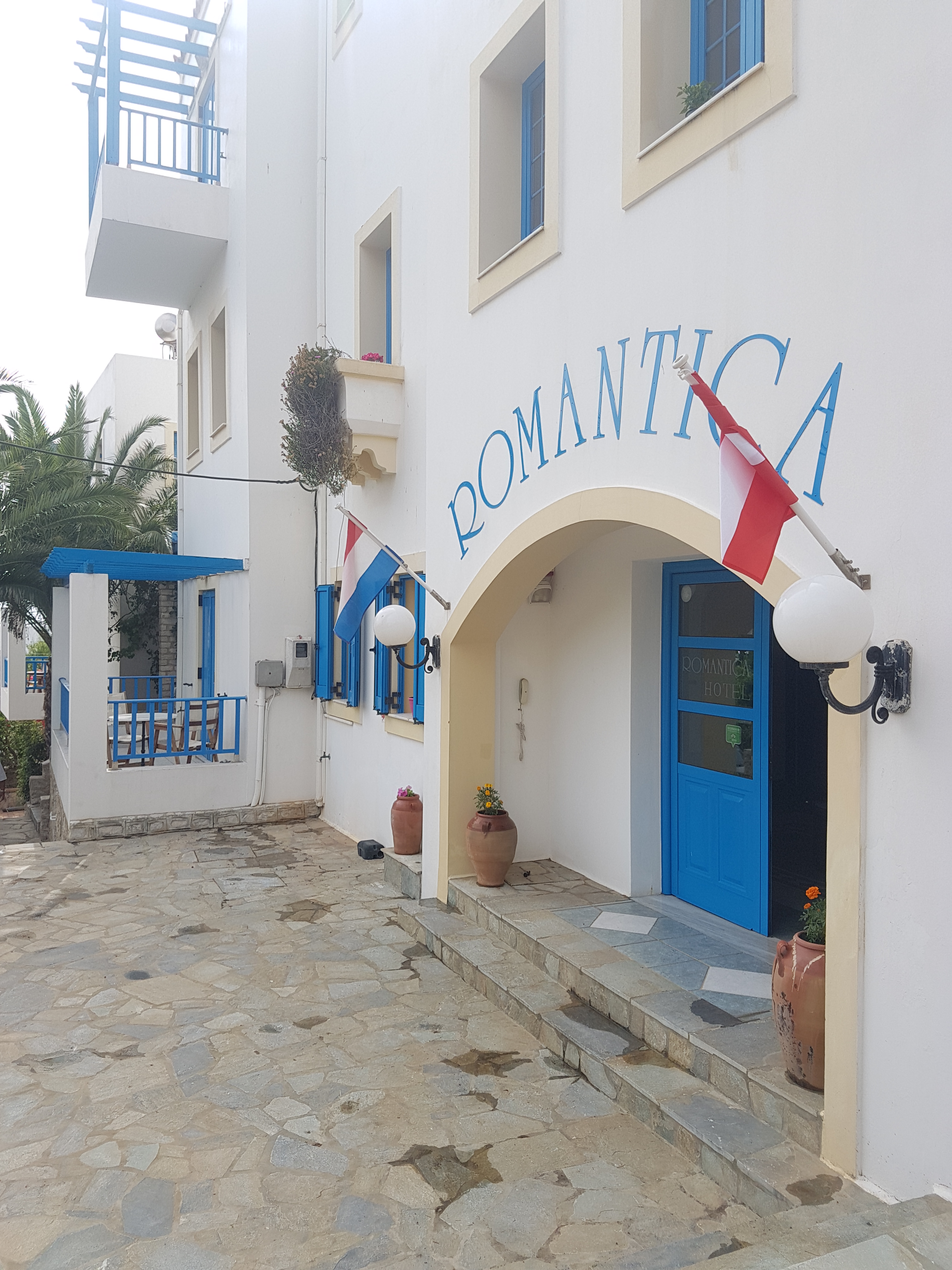 Romantica Hotel & Apartments