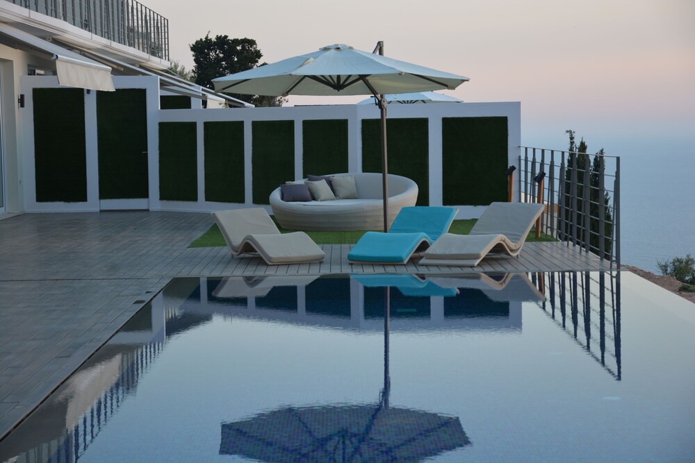 Okeanos Luxury Villas