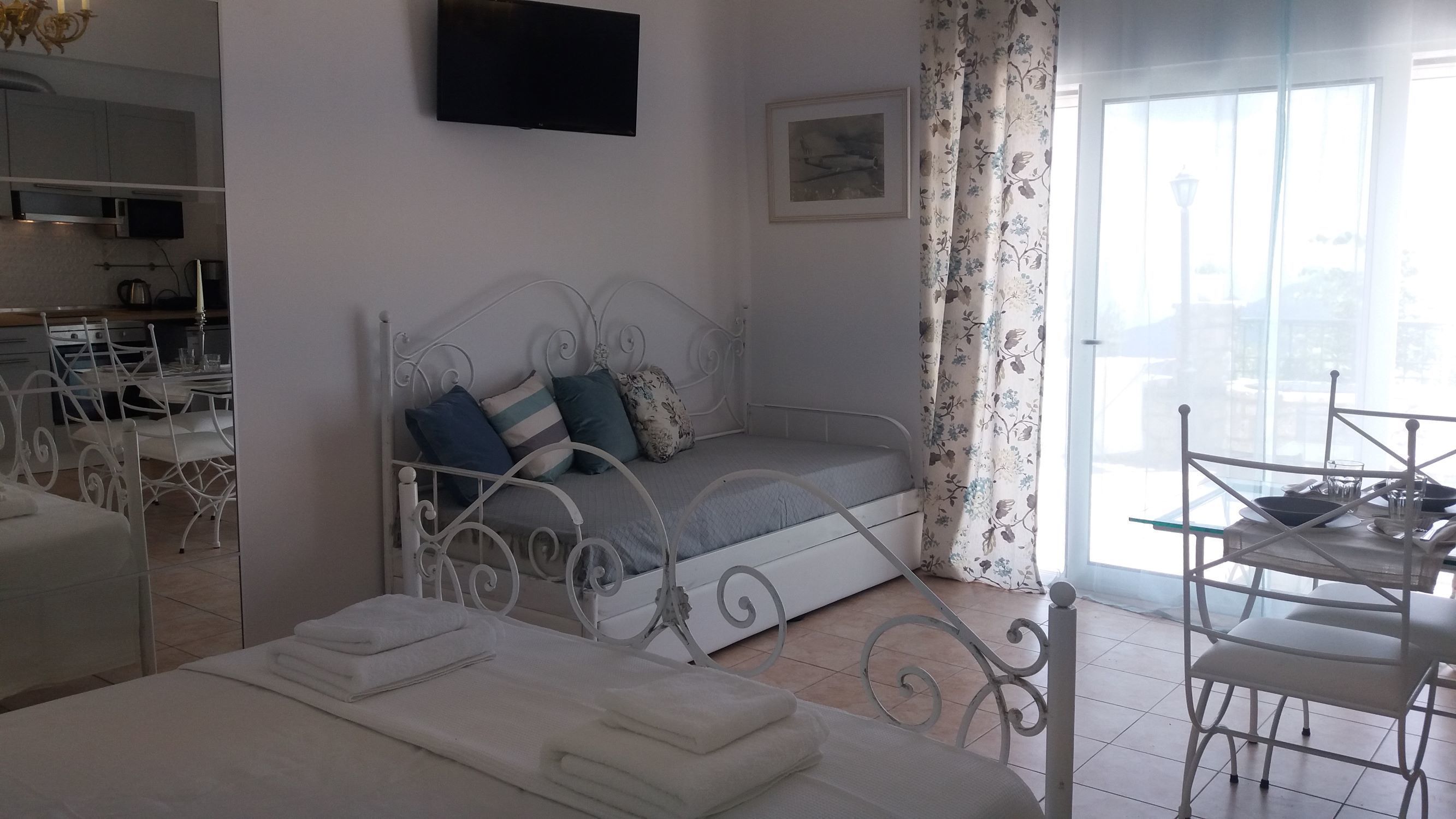 Estate Dafnopanagia Studio Ourania