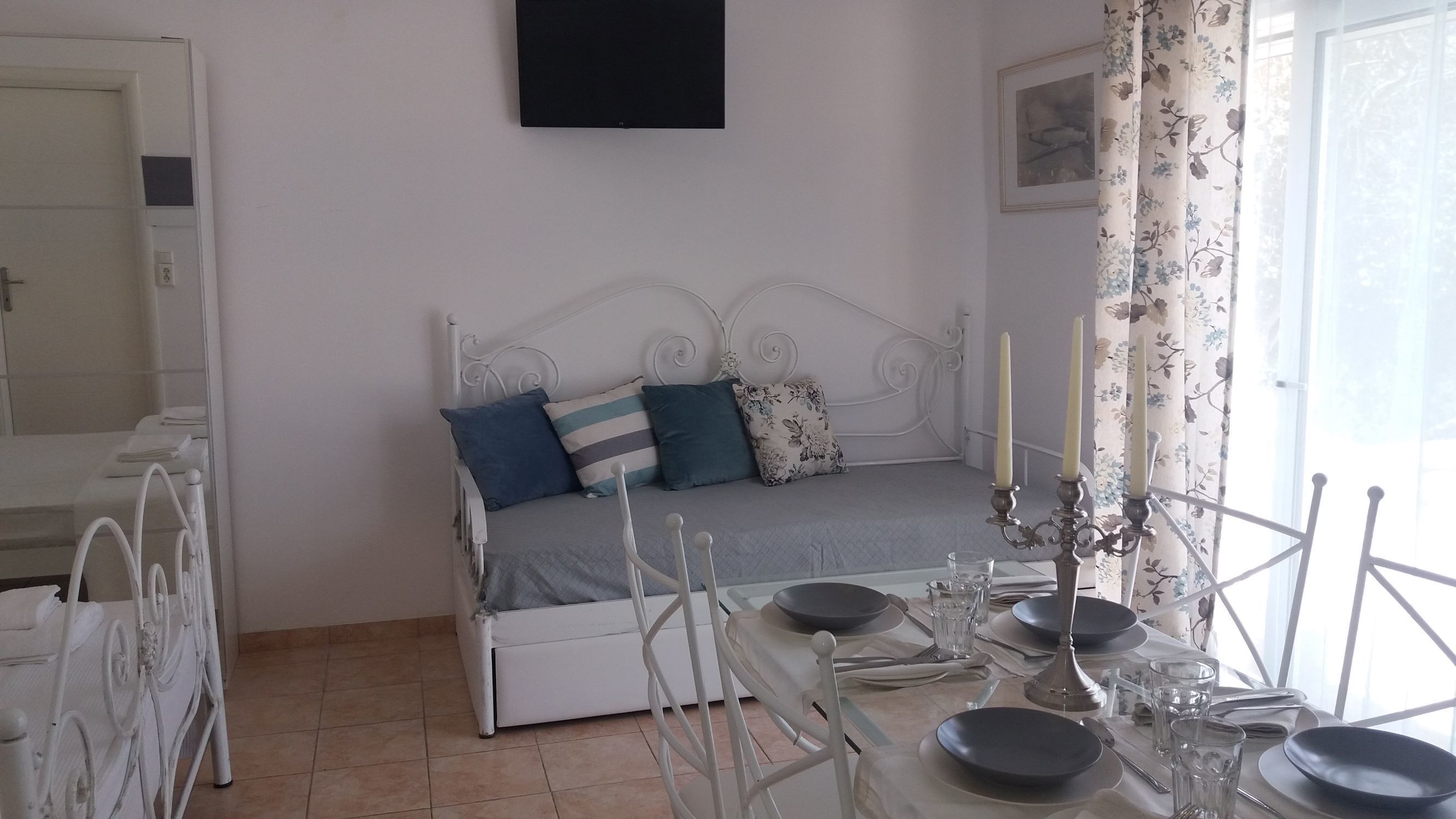 Estate Dafnopanagia Studio Ourania