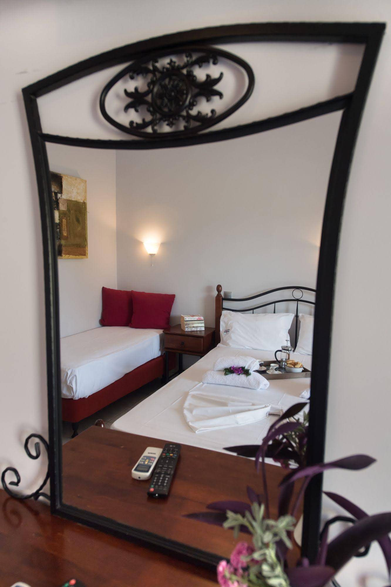 George House Apartments & Villa