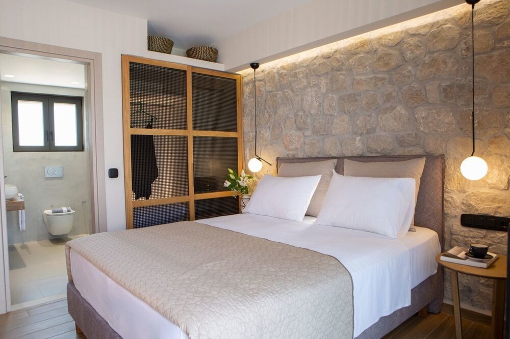 Villa Olive Green