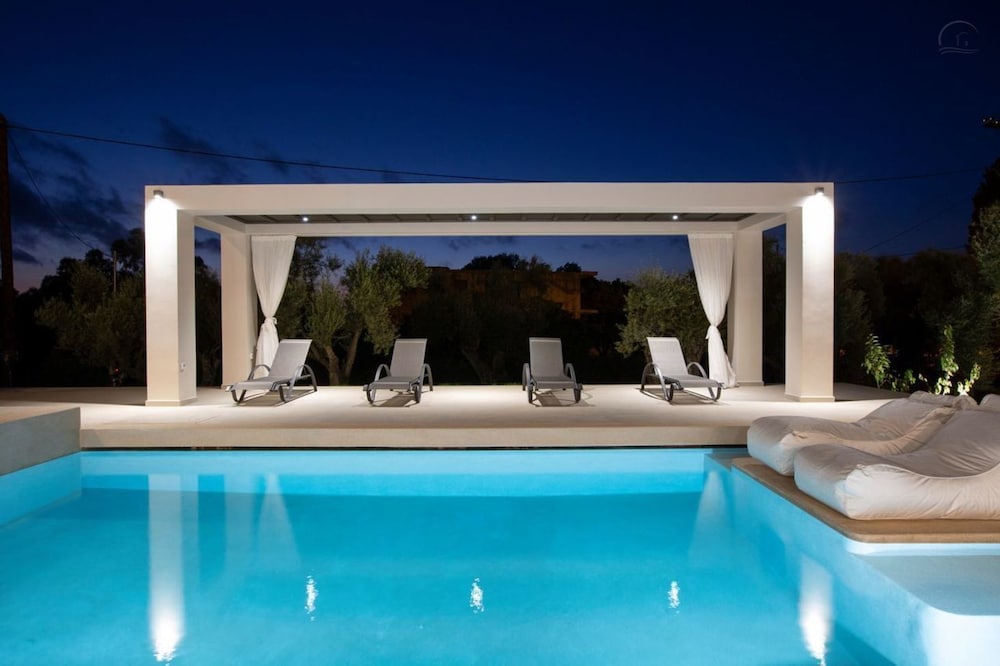 Villa Olive Green