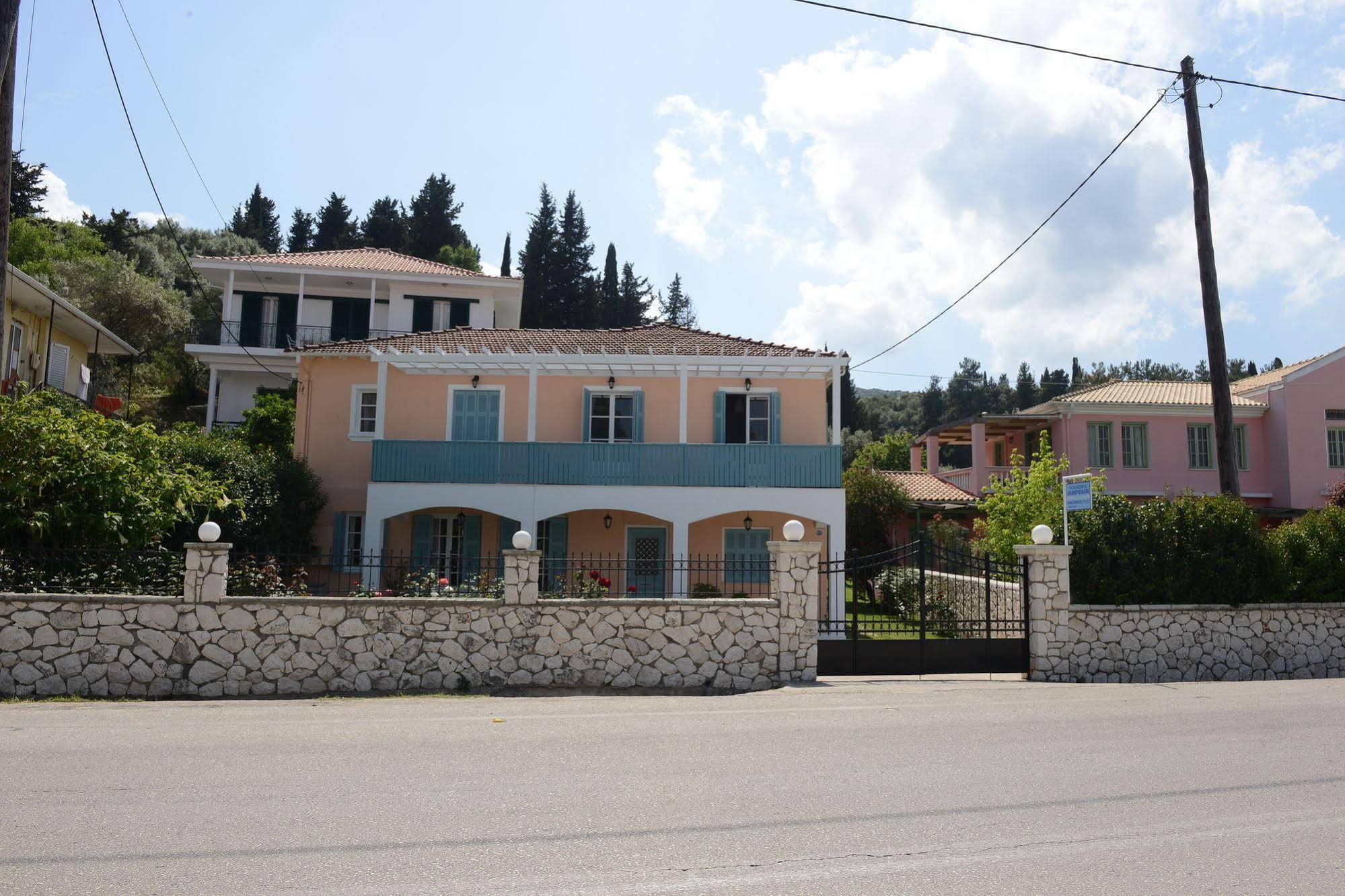 Tsonas Apartments