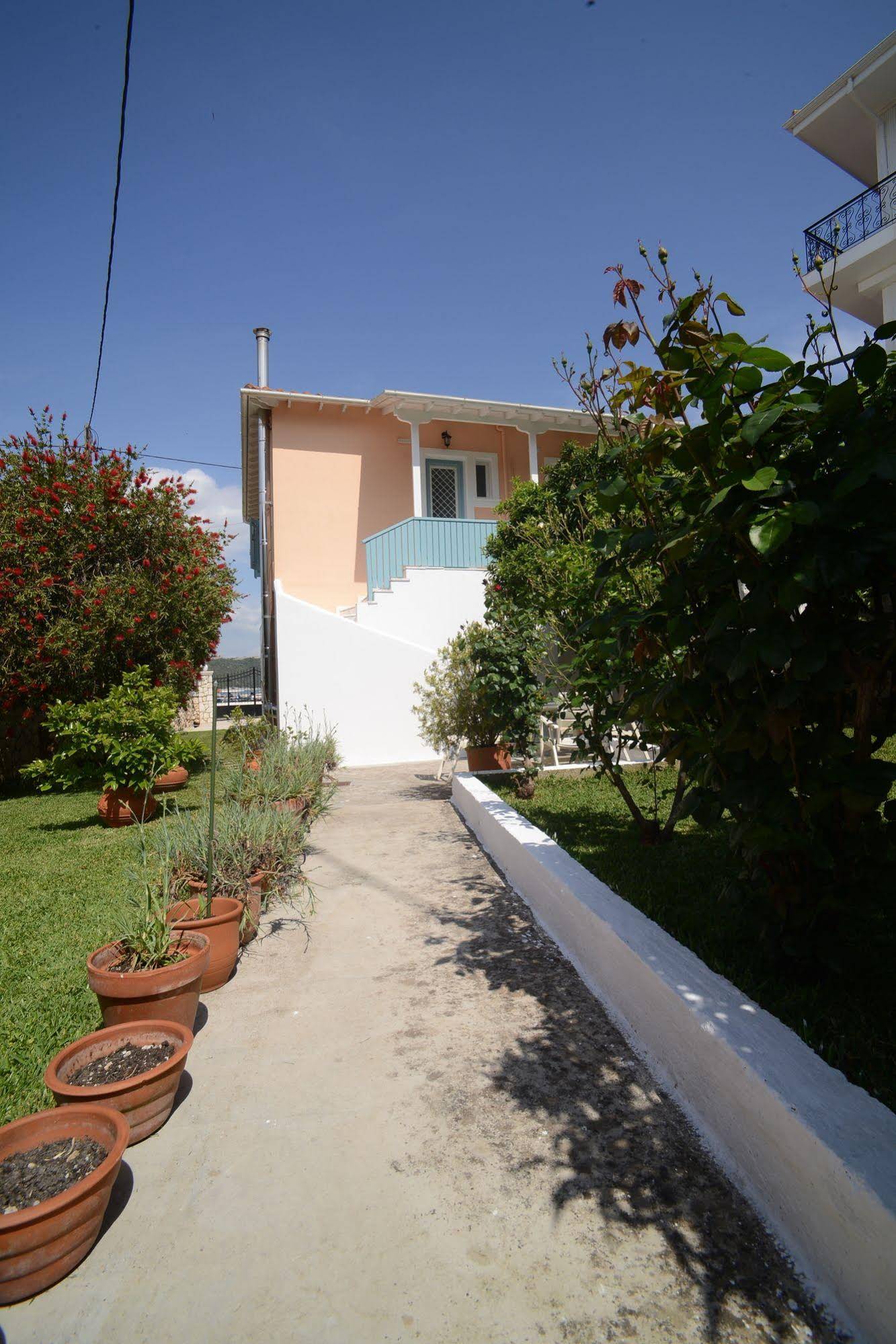 Tsonas Apartments