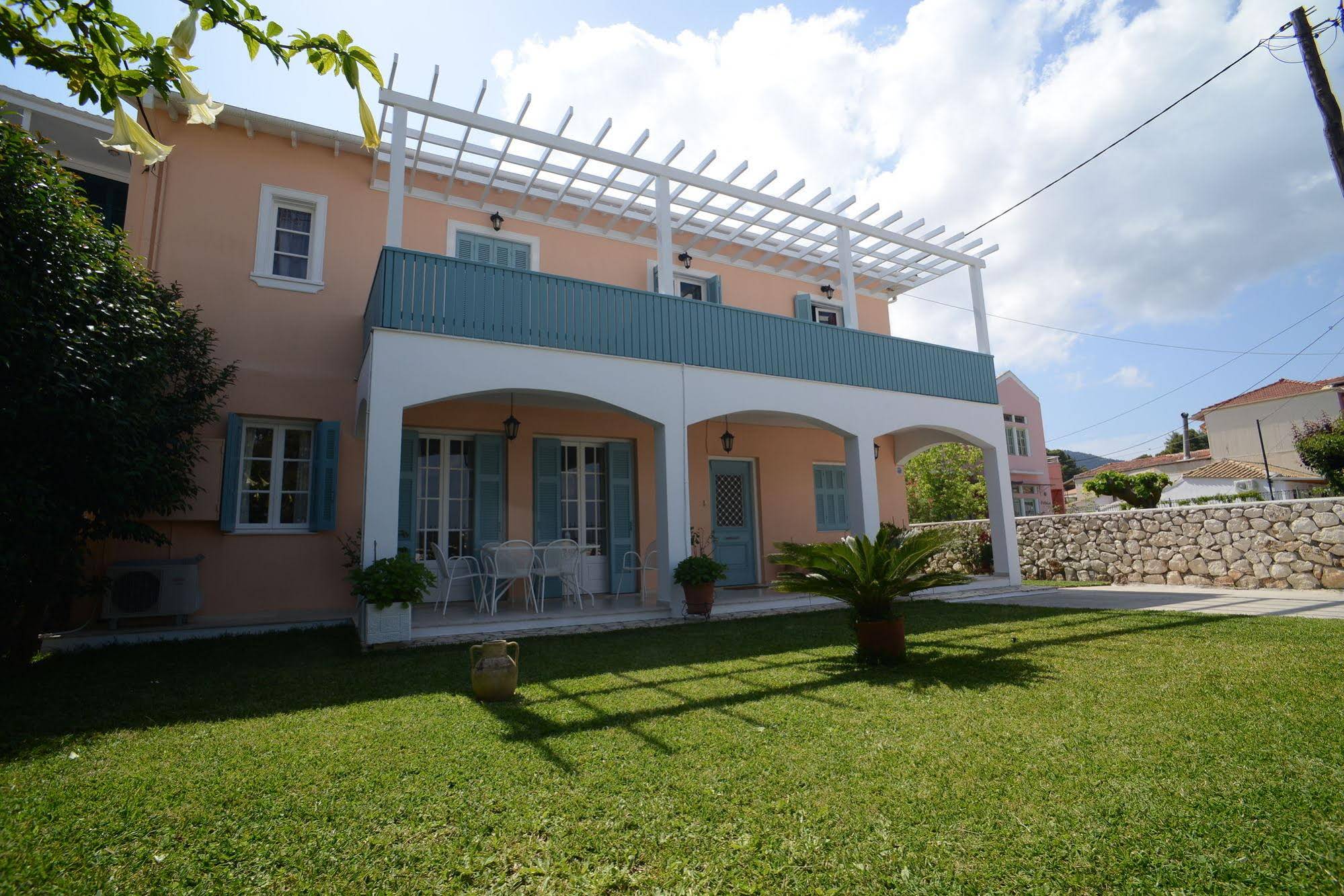 Tsonas Apartments