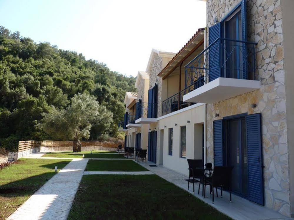 Ilianthos Apartments & Rooms