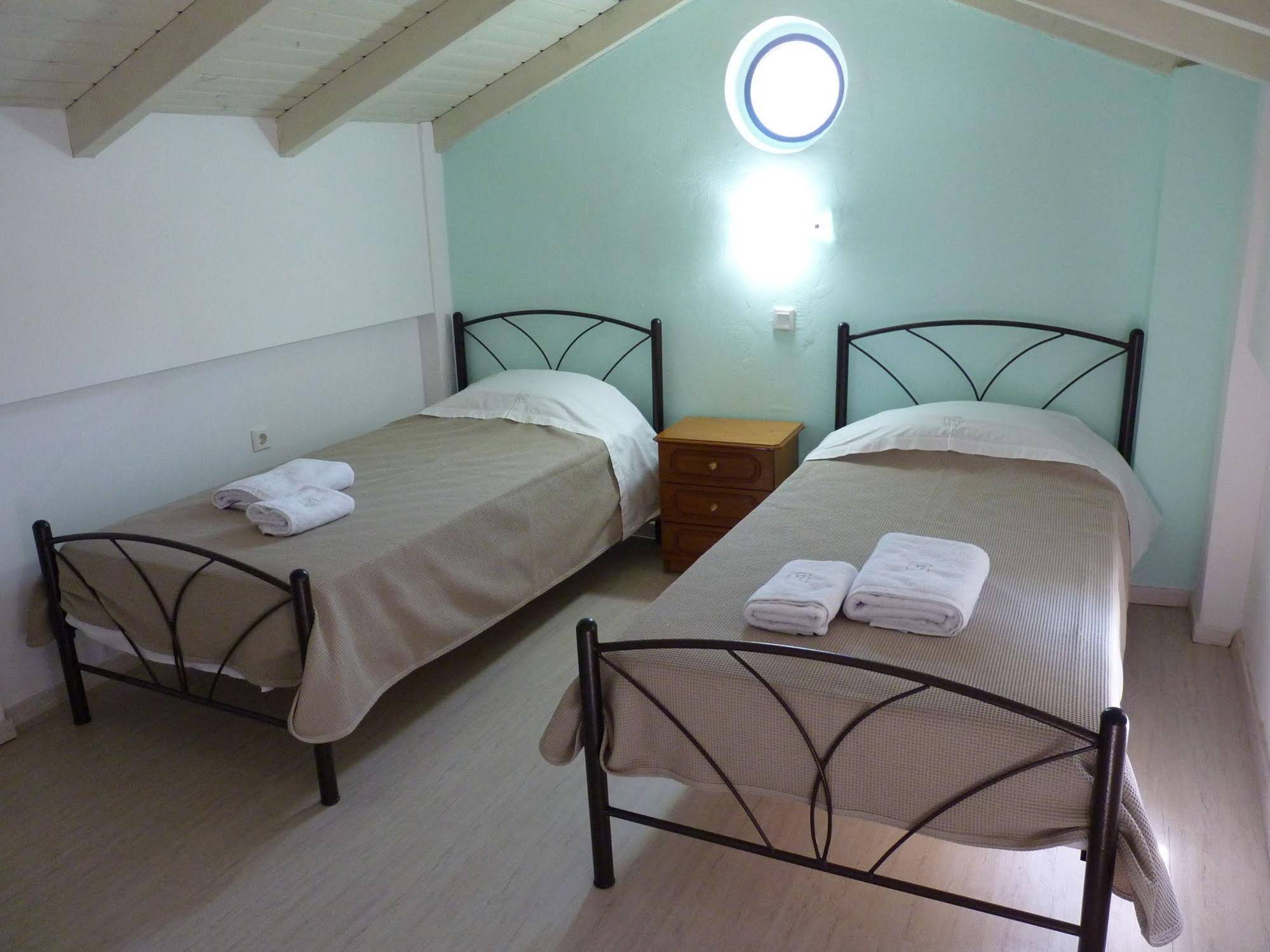 Ilianthos Apartments & Rooms