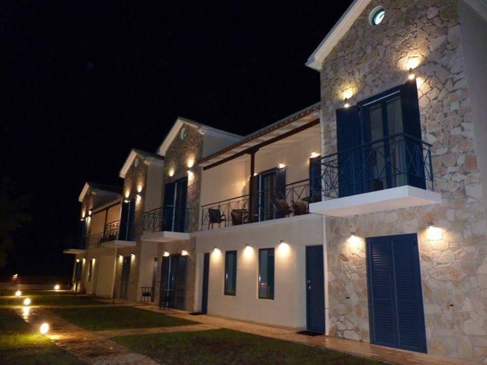 Ilianthos Apartments & Rooms