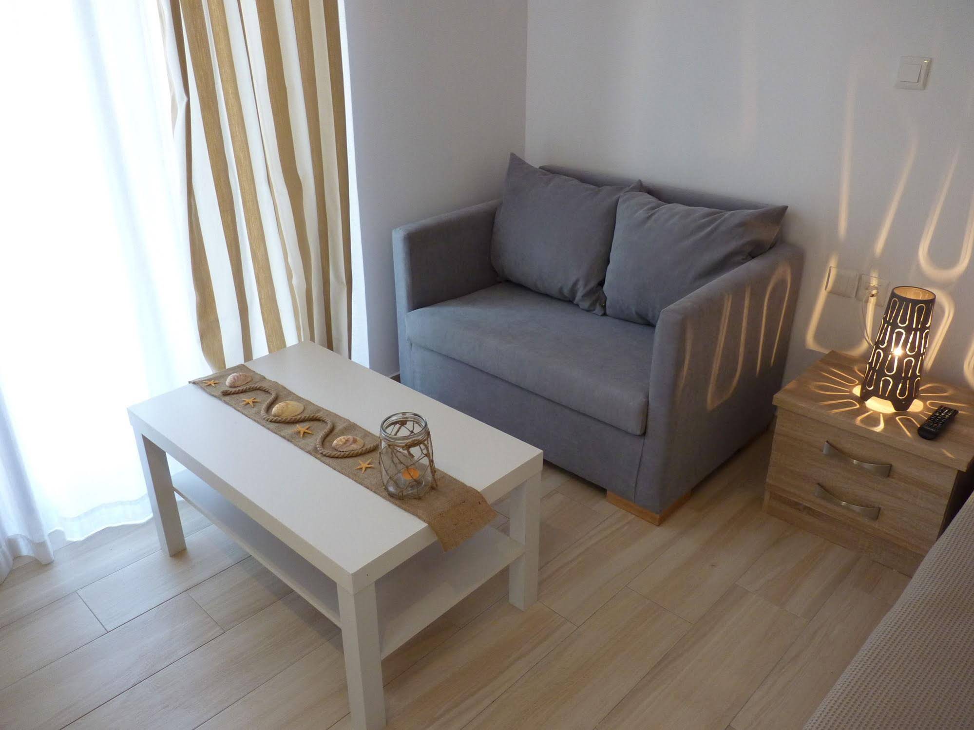 Ilianthos Apartments & Rooms
