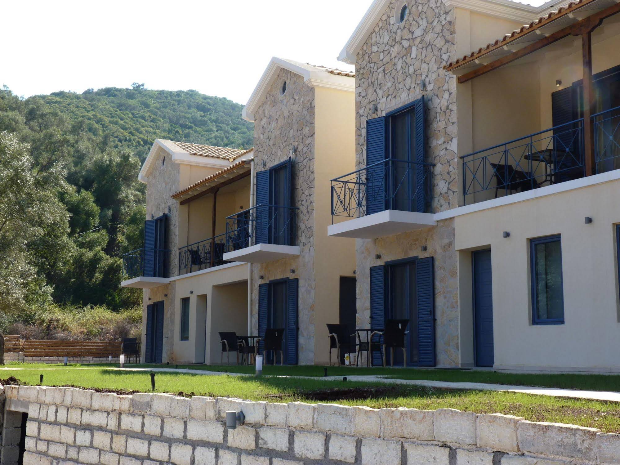 Ilianthos Apartments & Rooms