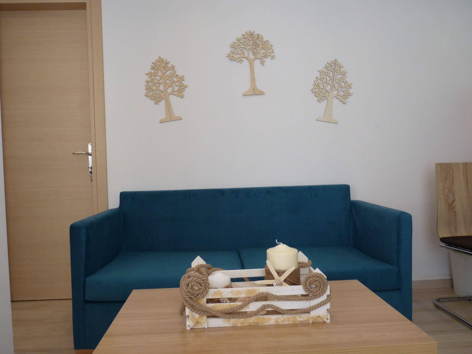 Ilianthos Apartments & Rooms