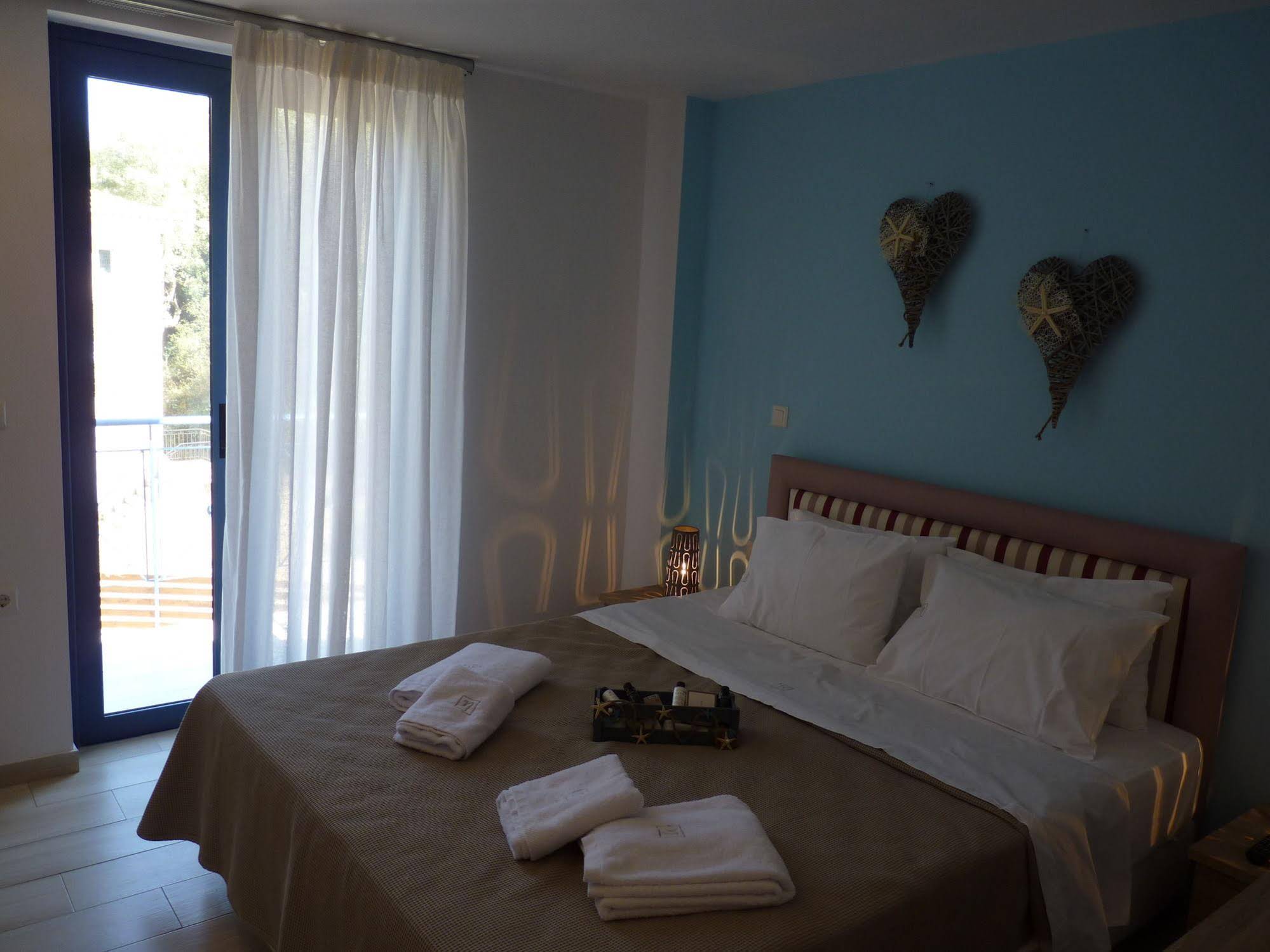 Ilianthos Apartments & Rooms
