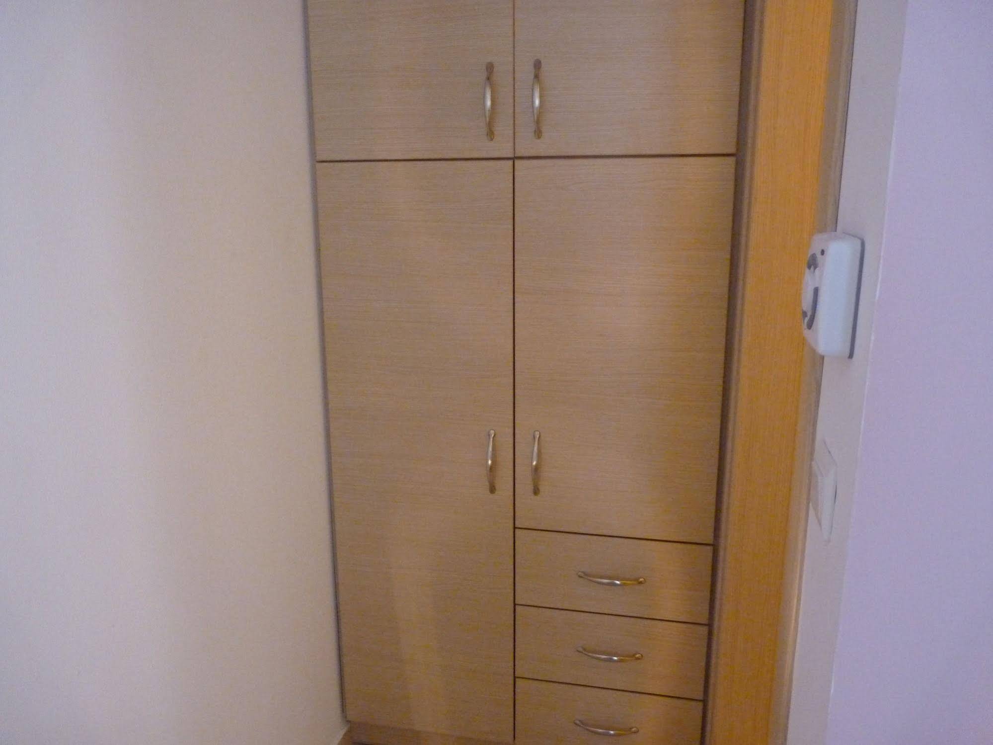 Ilianthos Apartments & Rooms