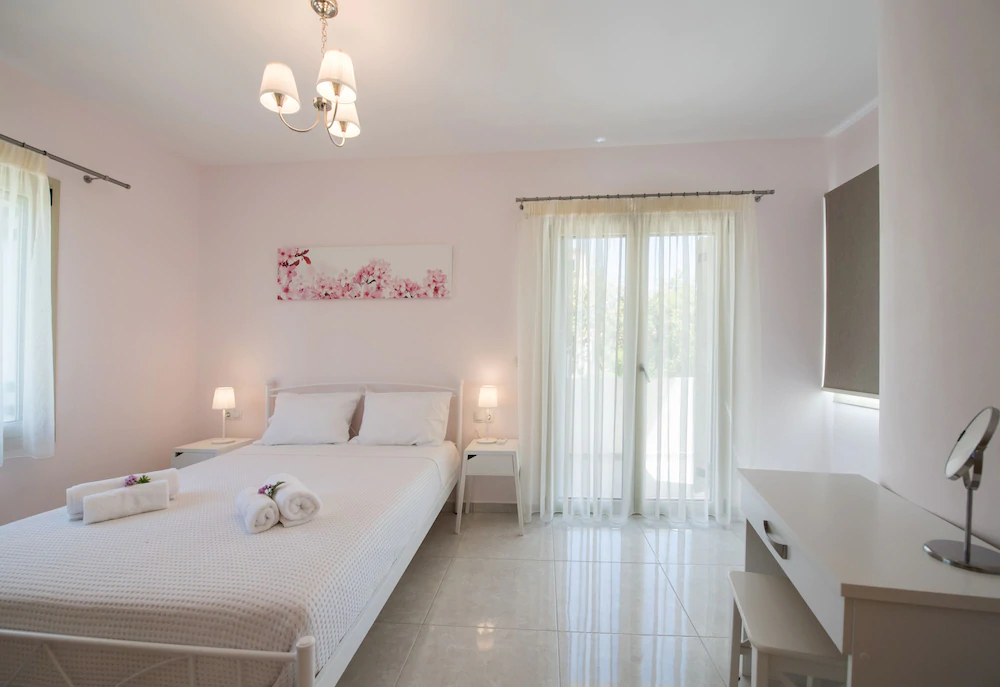 Bounatsa Studios & Apartments