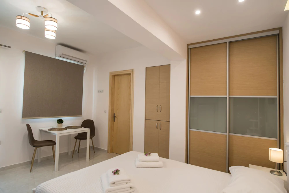 Bounatsa Studios & Apartments