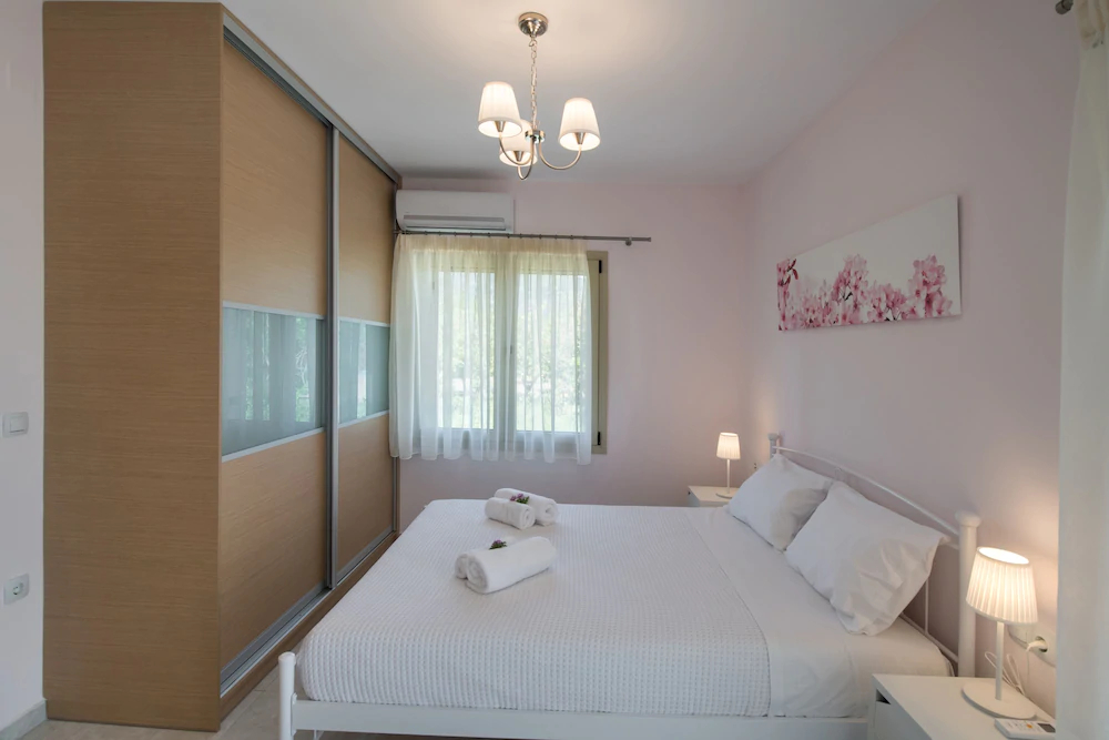 Bounatsa Studios & Apartments