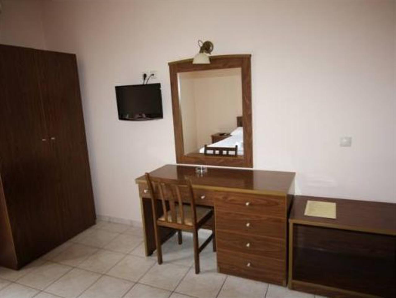 Konstantinos Hotel & Apartments