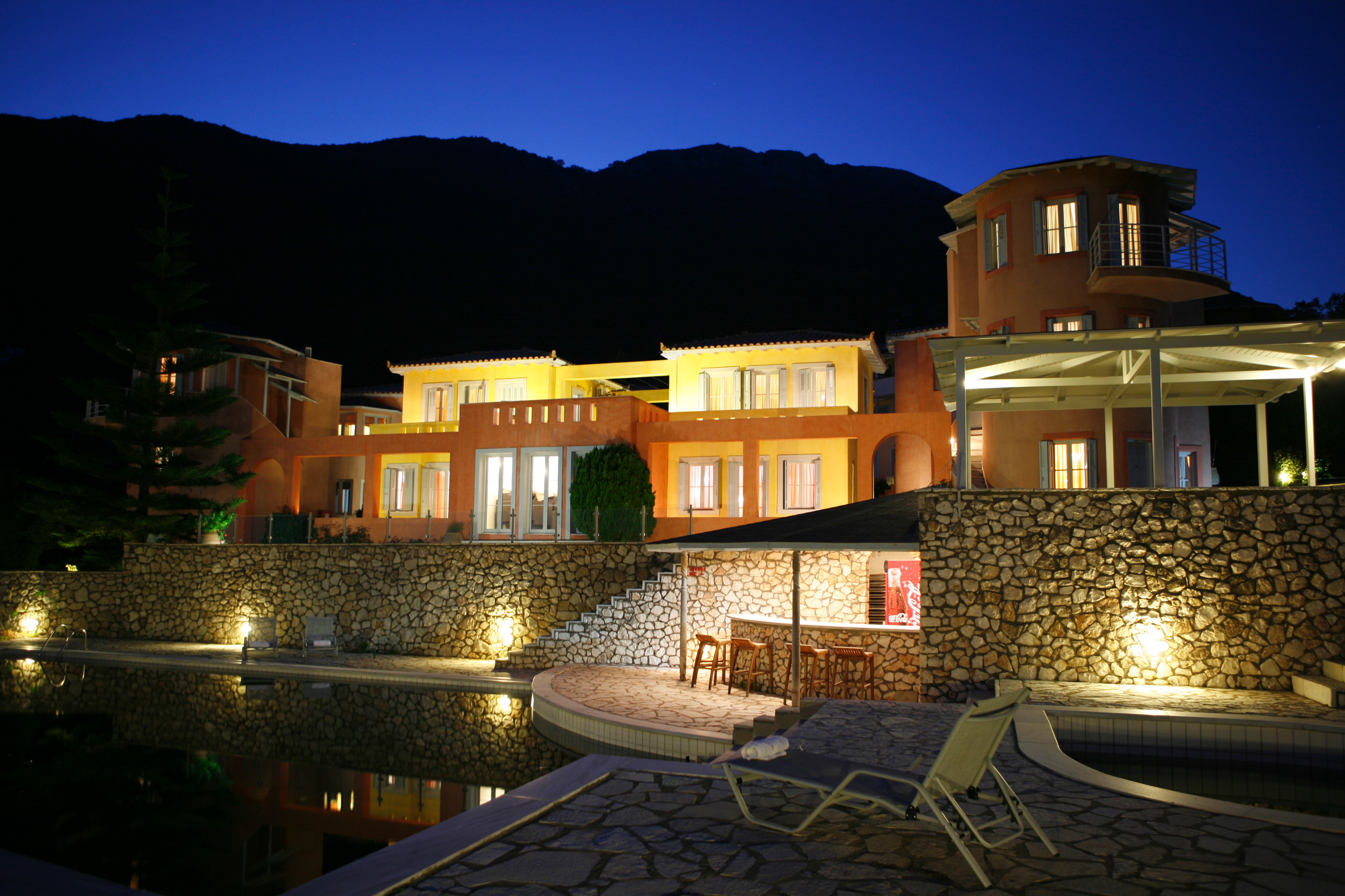 Red Tower Hotel & Suites