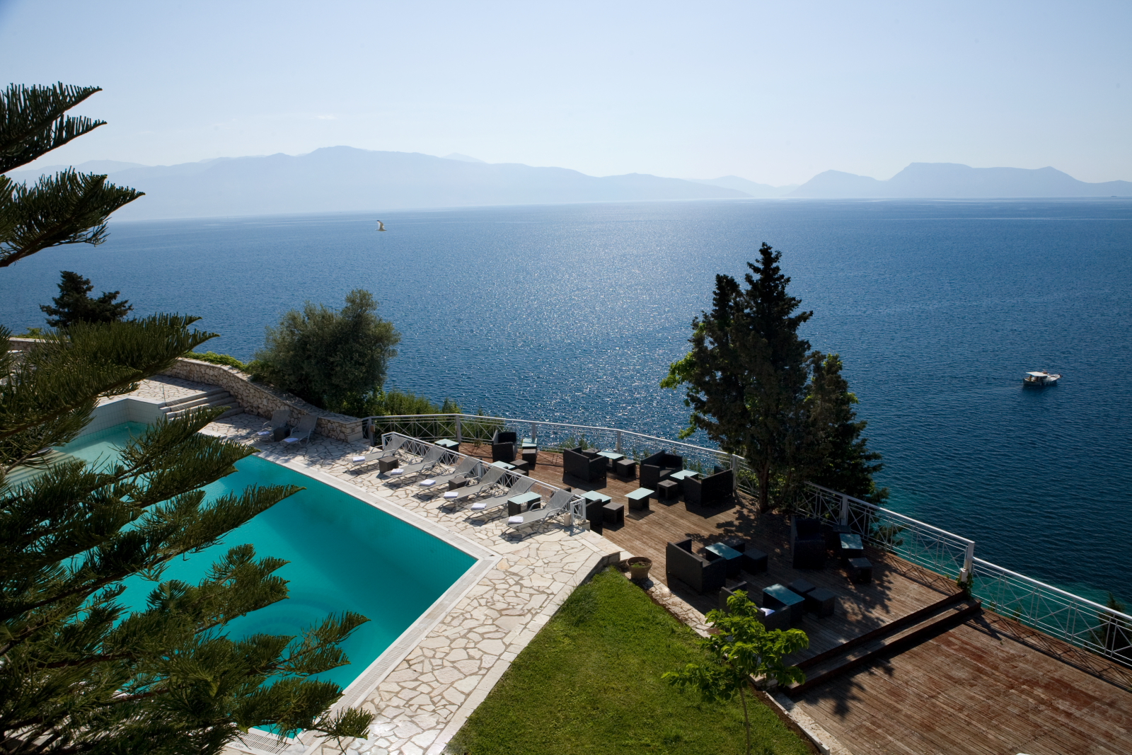 Red Tower Hotel & Suites