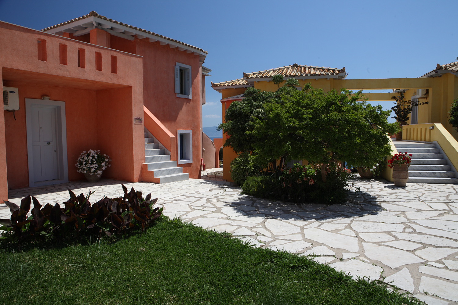 Red Tower Hotel & Suites