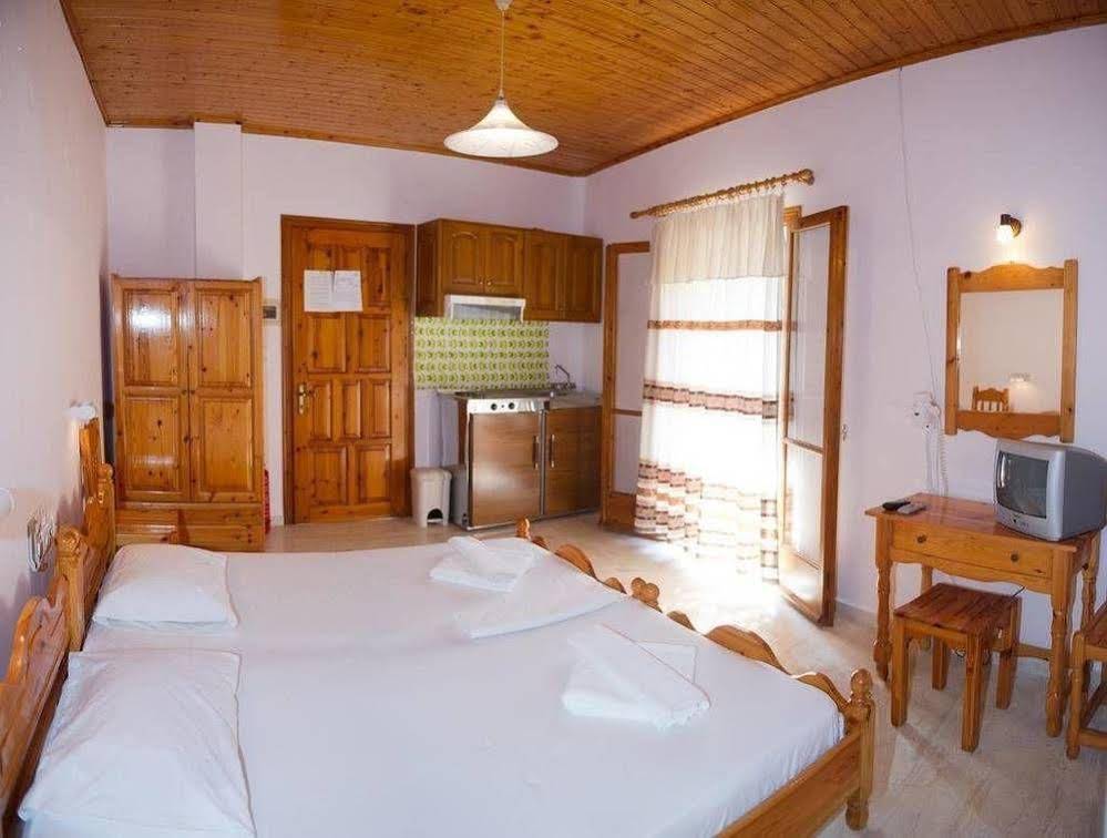 Geroulis Stefanos Studios