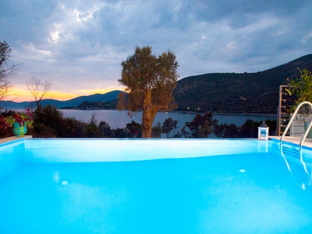 Zidanos Luxurious Villa