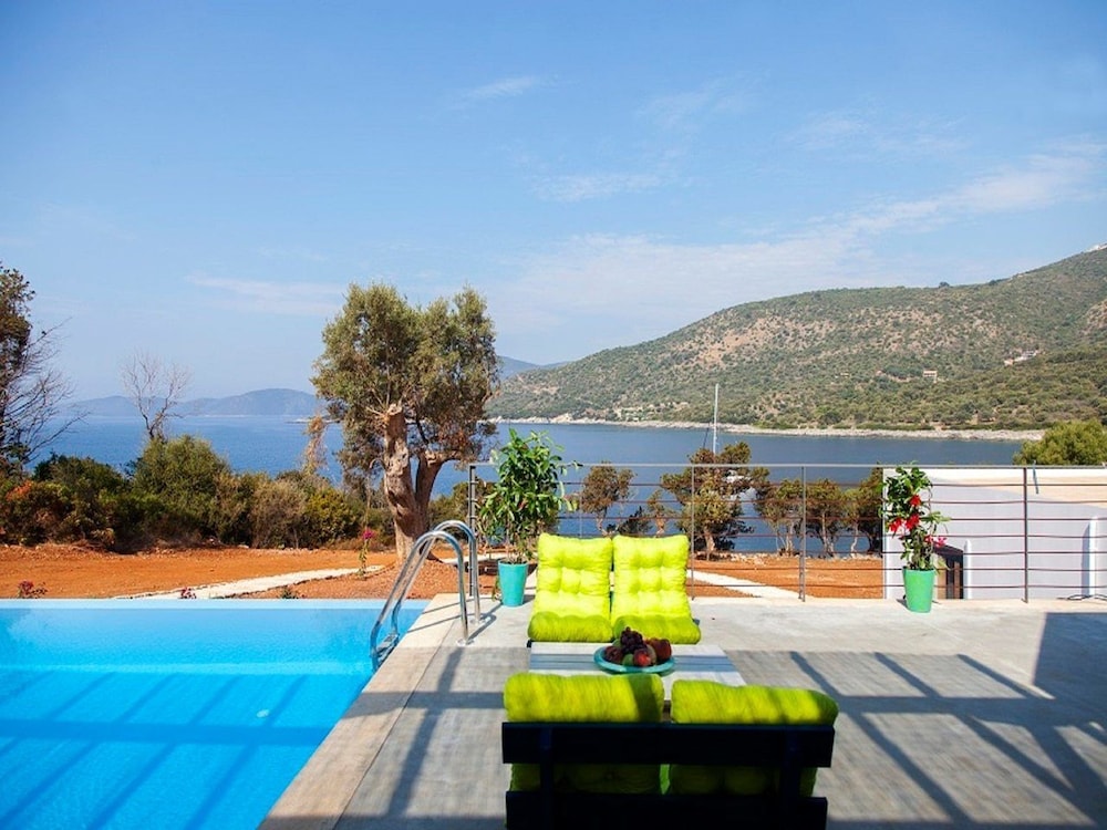 Zidanos Luxurious Villa