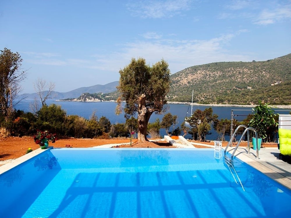 Zidanos Luxurious Villa