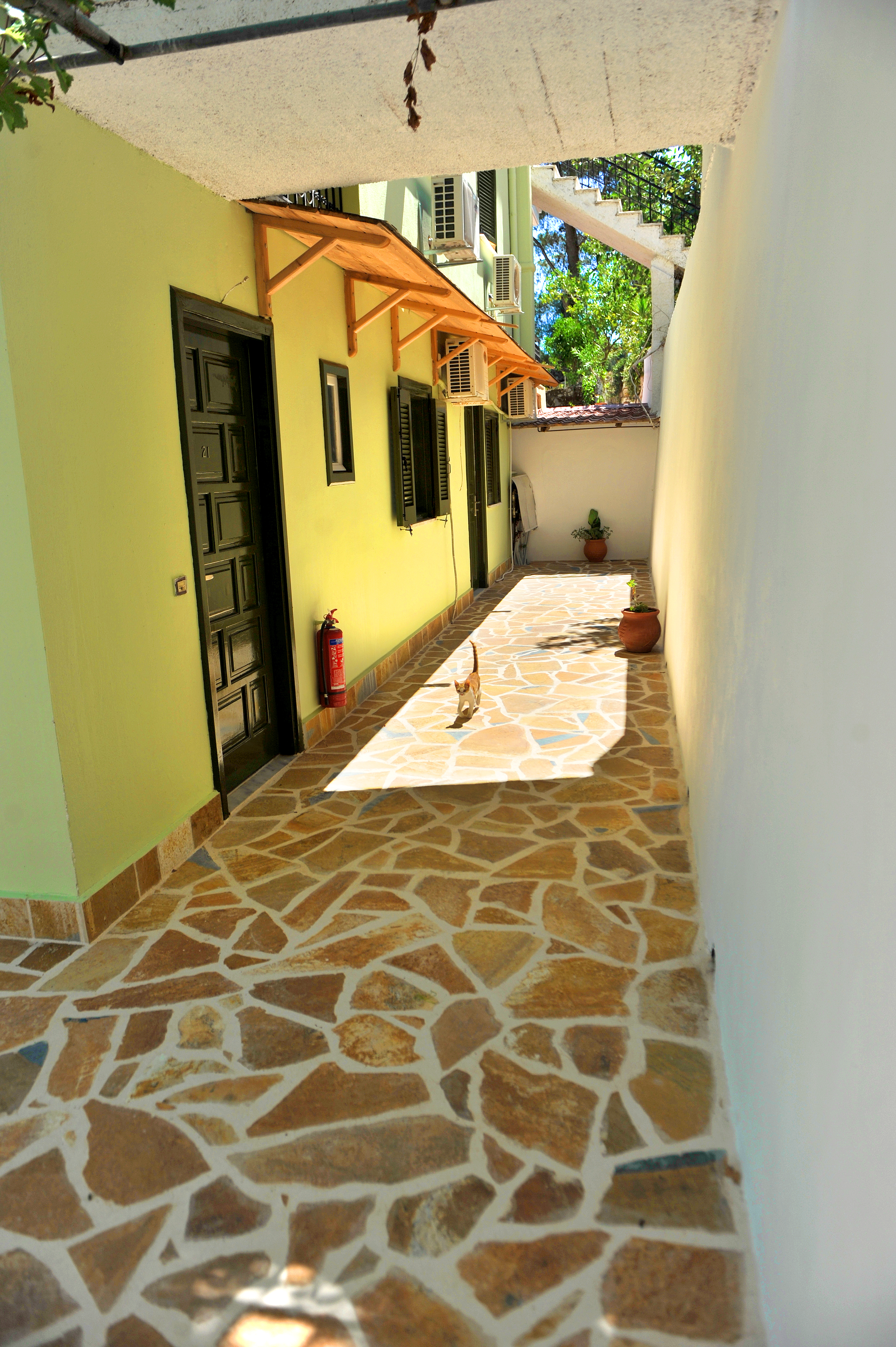 Vliho Bay Suites & Apartments