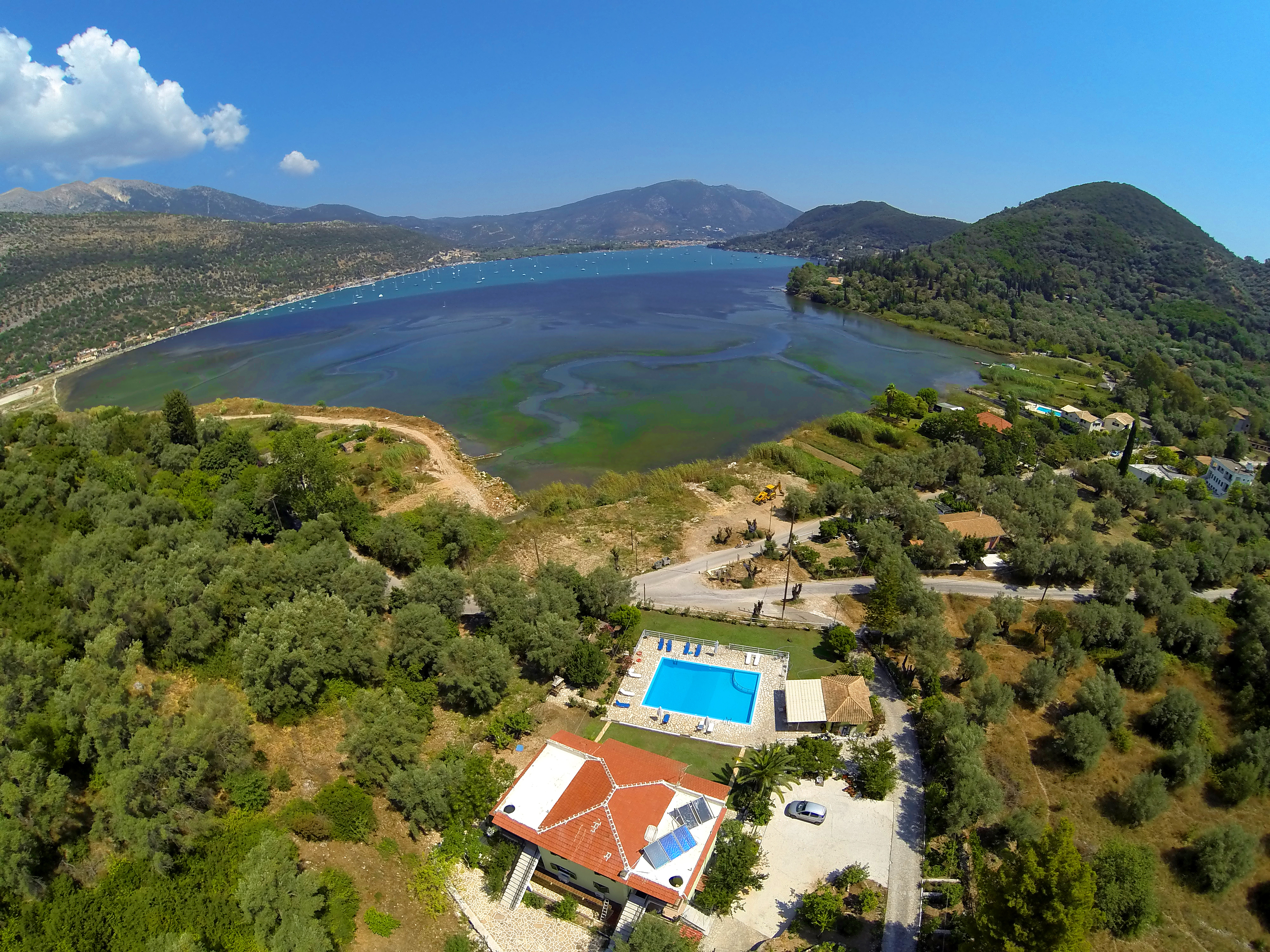 Vliho Bay Suites & Apartments