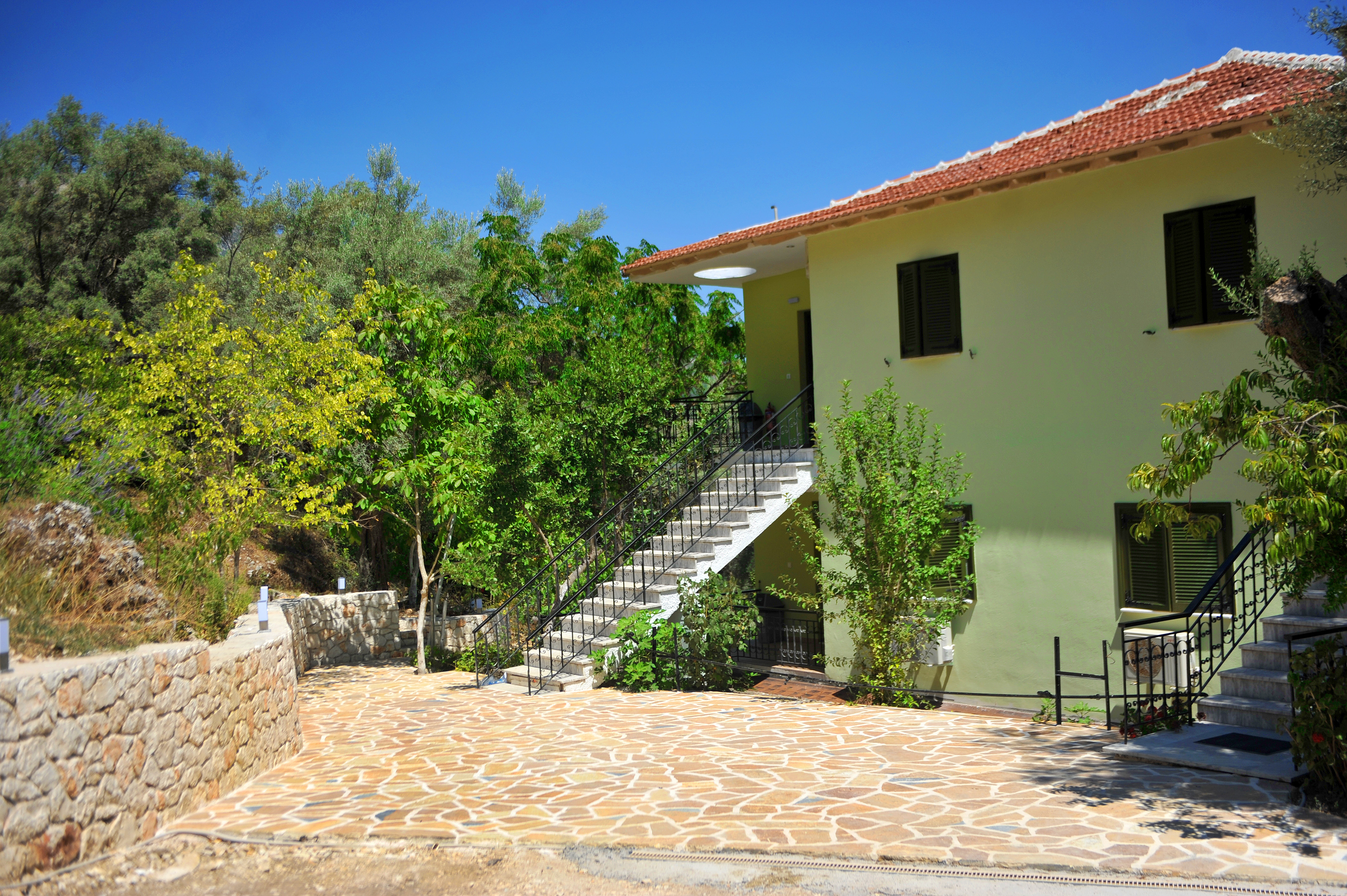 Vliho Bay Suites & Apartments