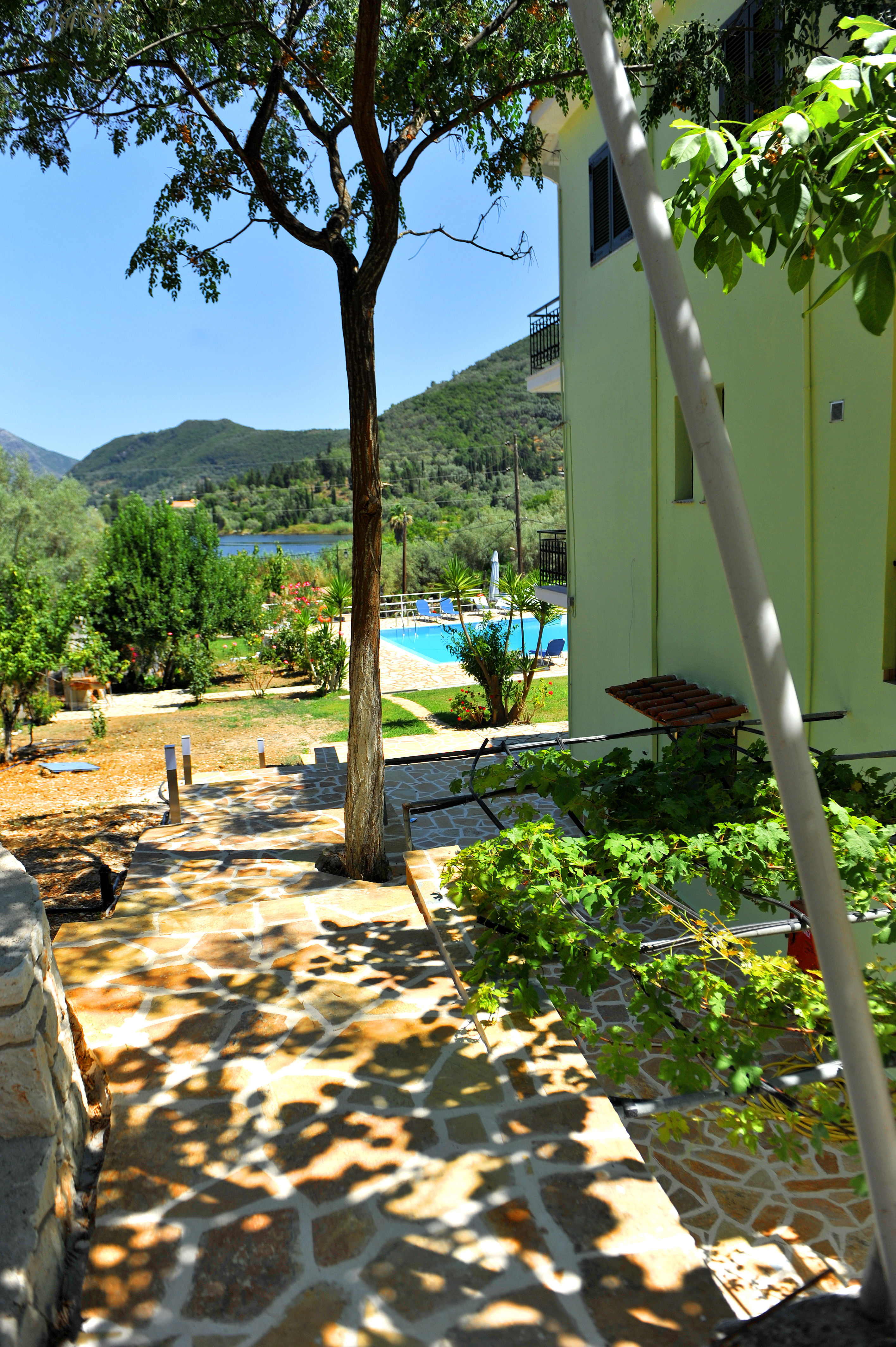 Vliho Bay Suites & Apartments